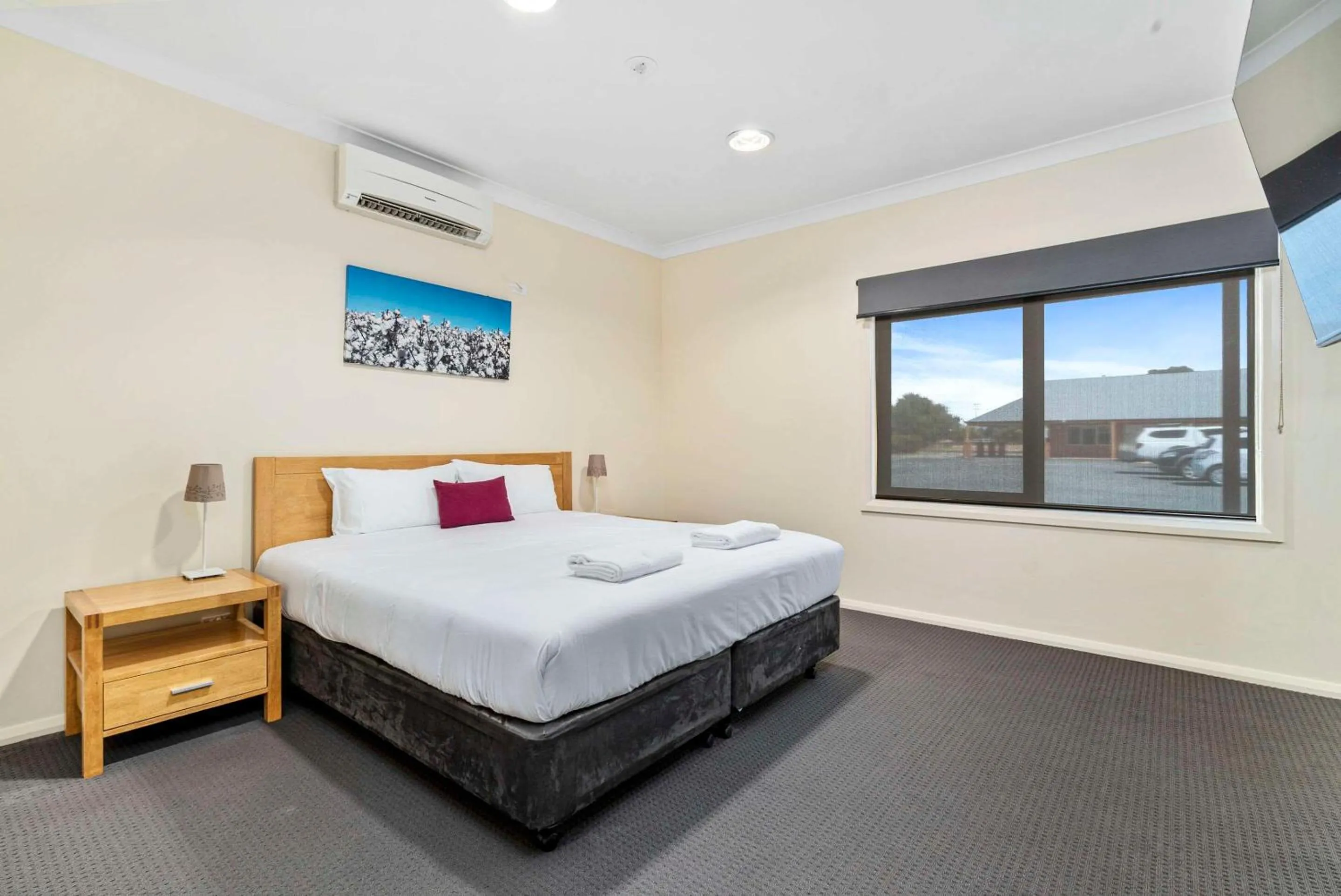 Efficiency King Suite with Spa Bath in Comfort Inn Bishops Lodge