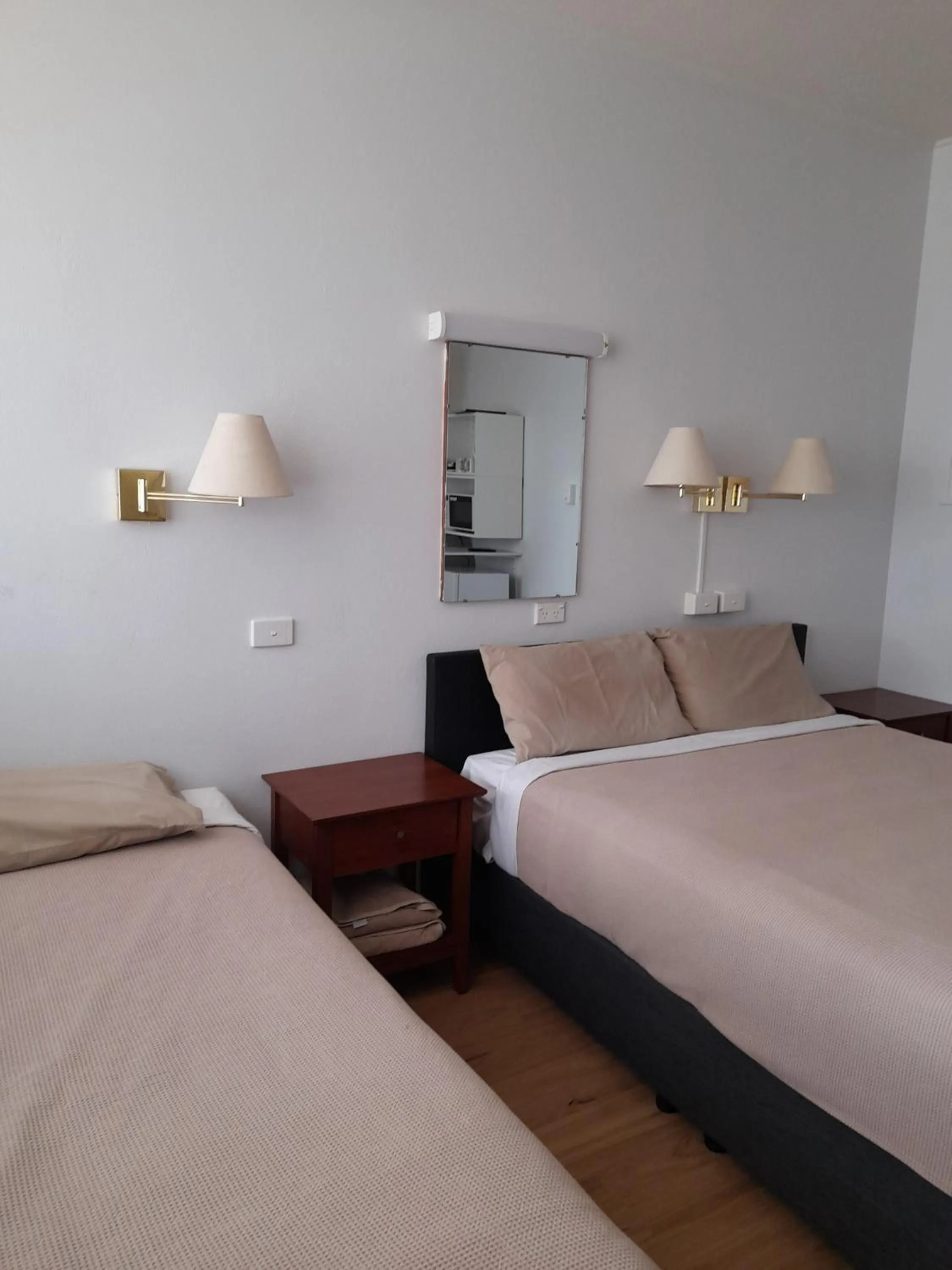 Bed in Aromet Motor Inn