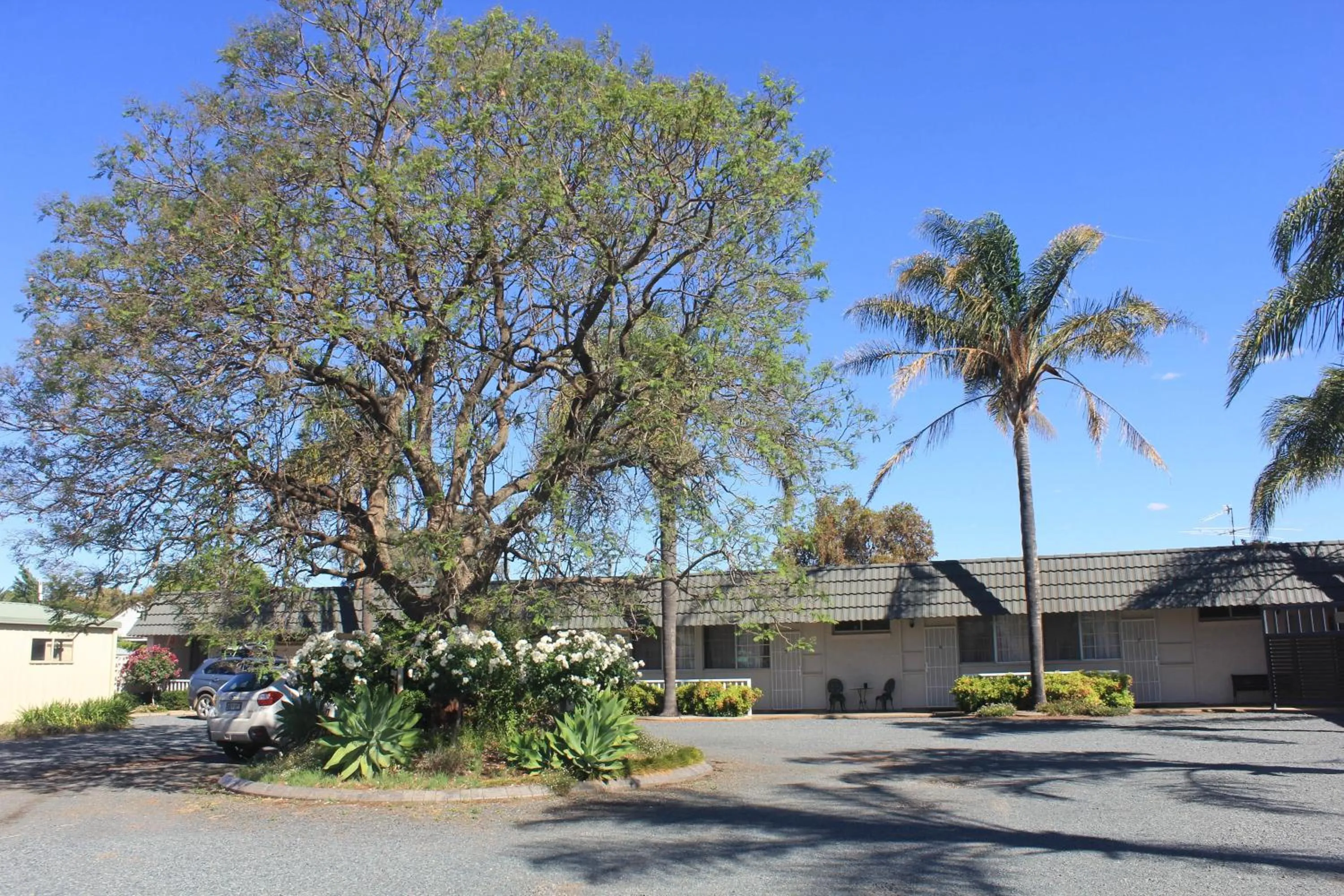 Property building in Aromet Motor Inn