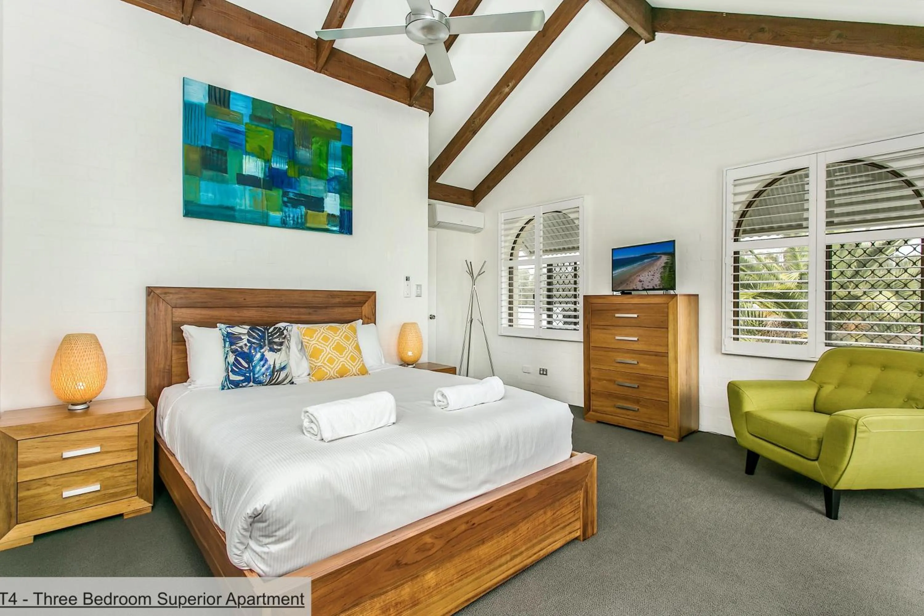 Bed in The Terraces Main Beach