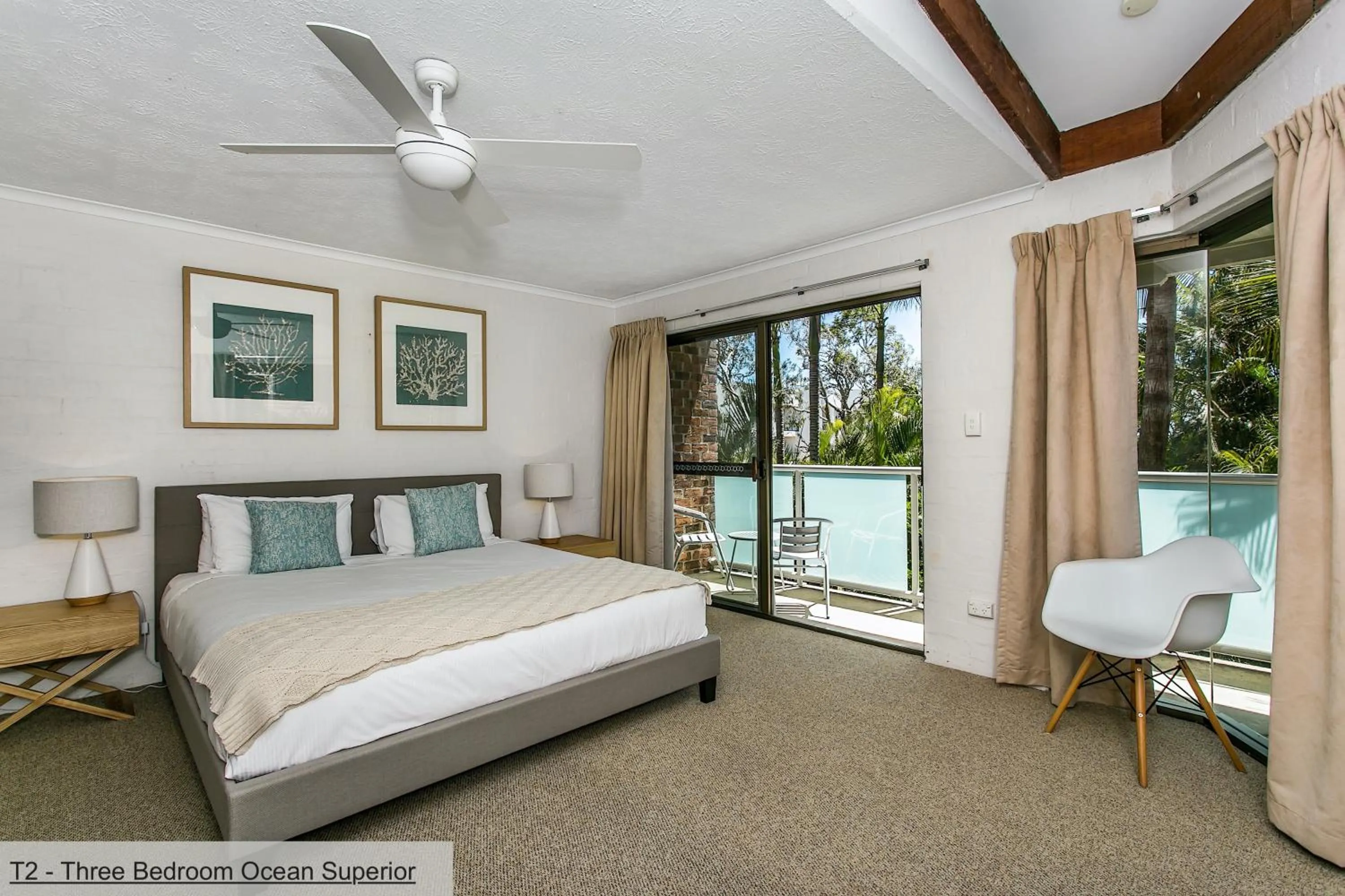 Bed in The Terraces Main Beach