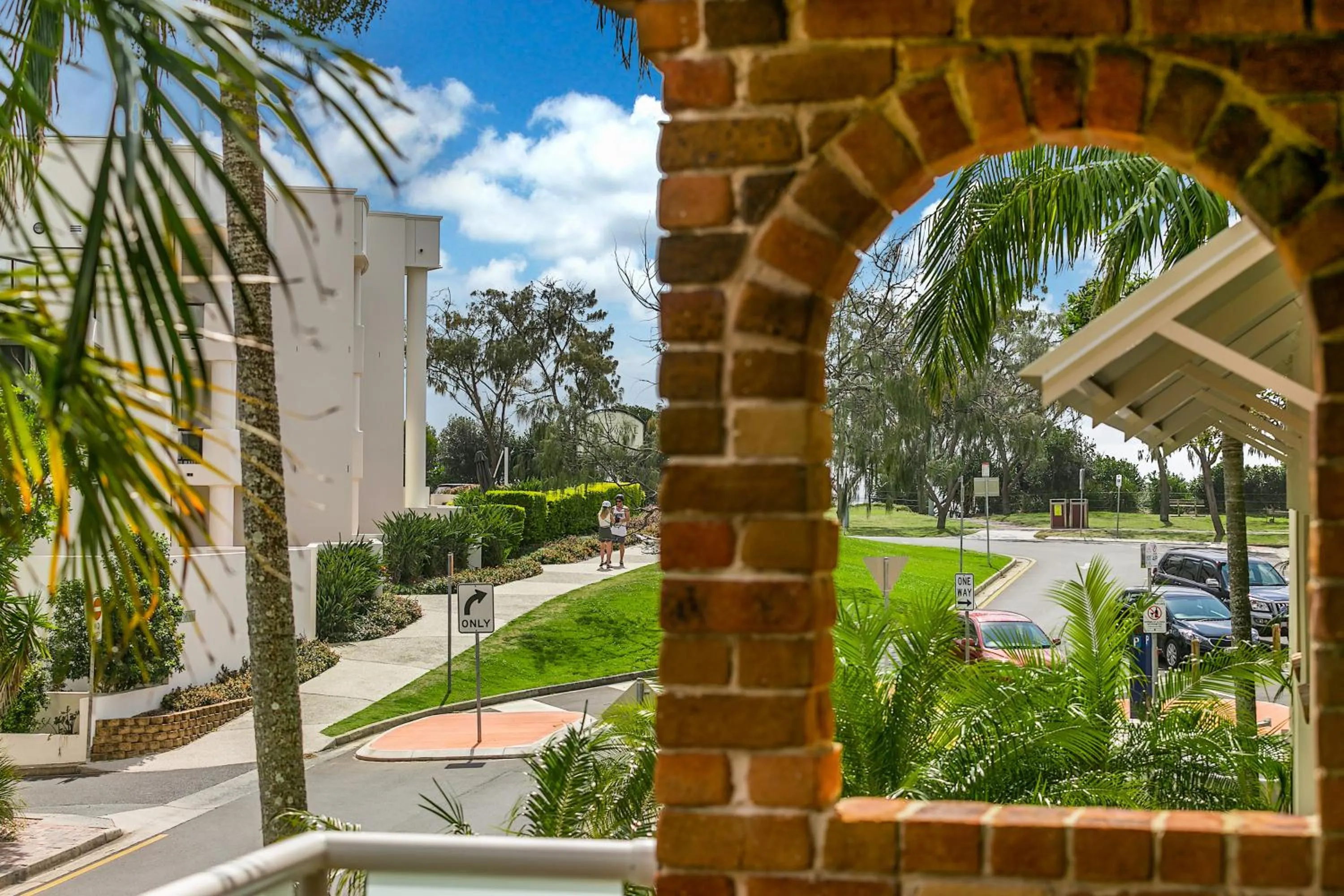 Street view in The Terraces Main Beach