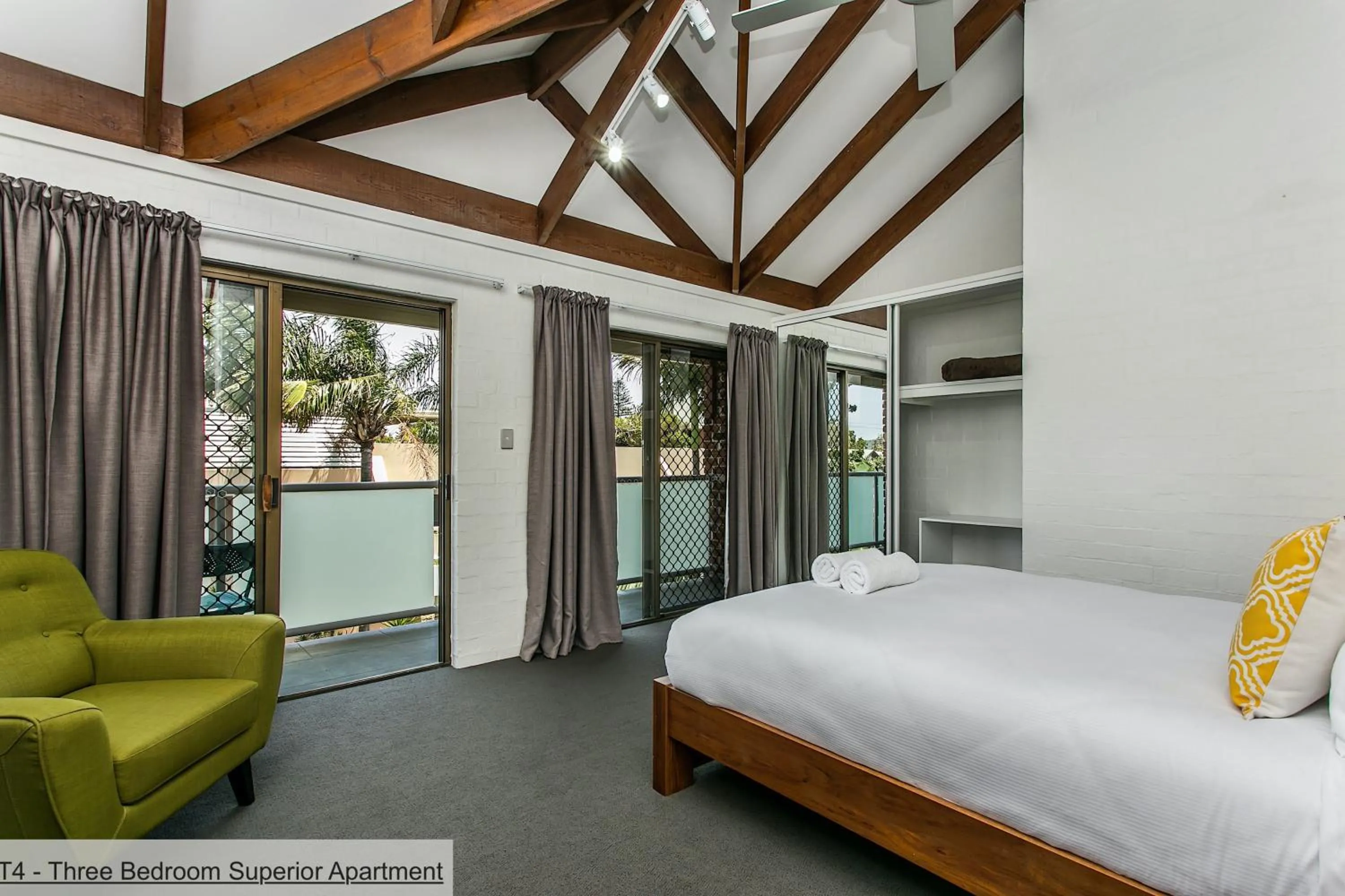 Bed in The Terraces Main Beach