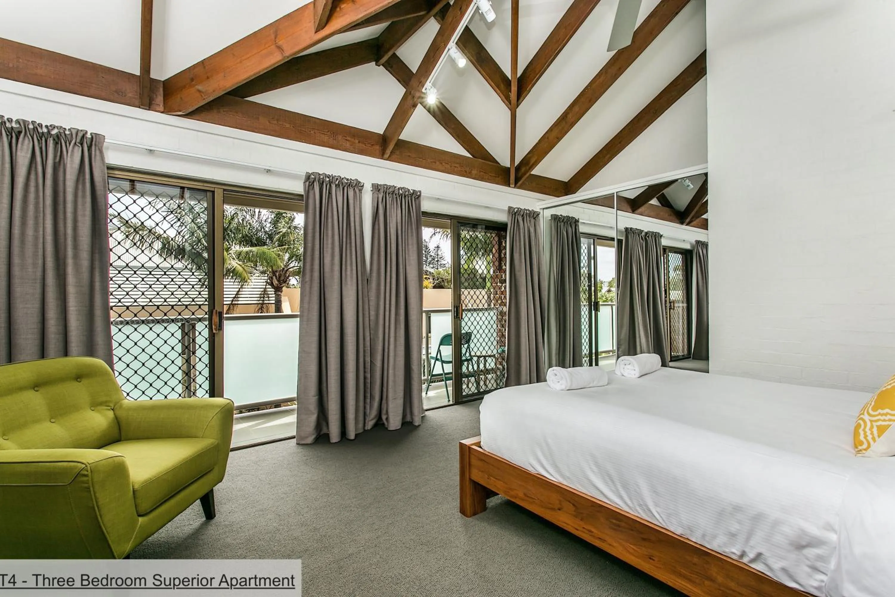 Bed in The Terraces Main Beach