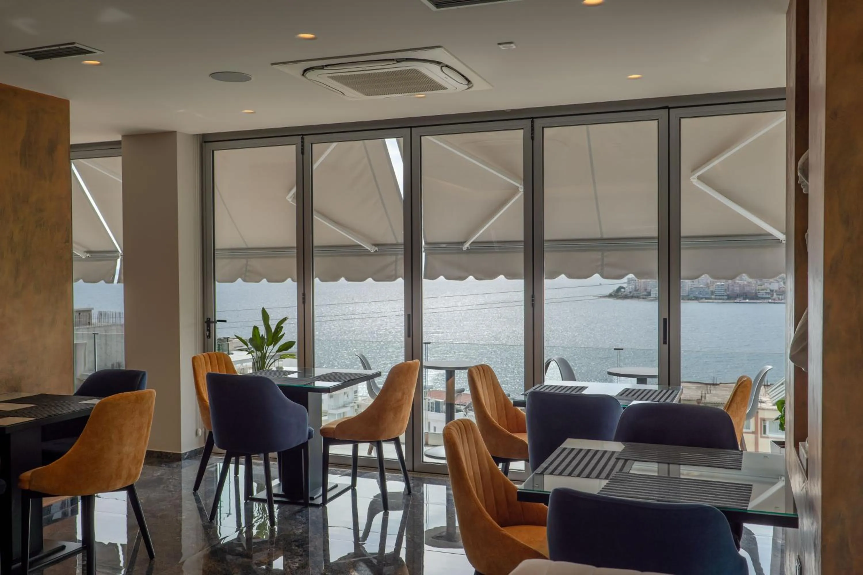 Restaurant/places to eat in Hotel Teuta