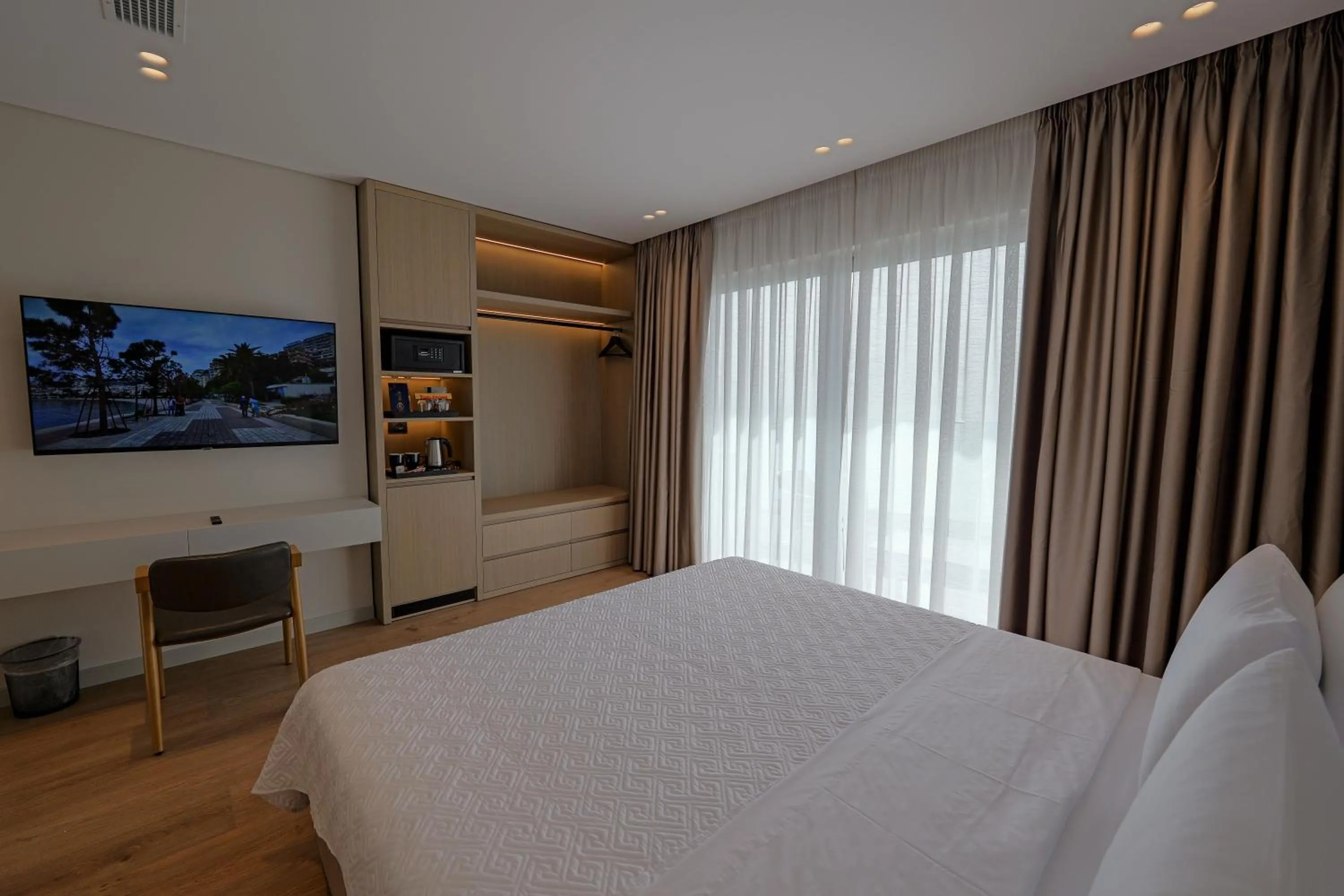 TV and multimedia, Bed in Hotel Teuta