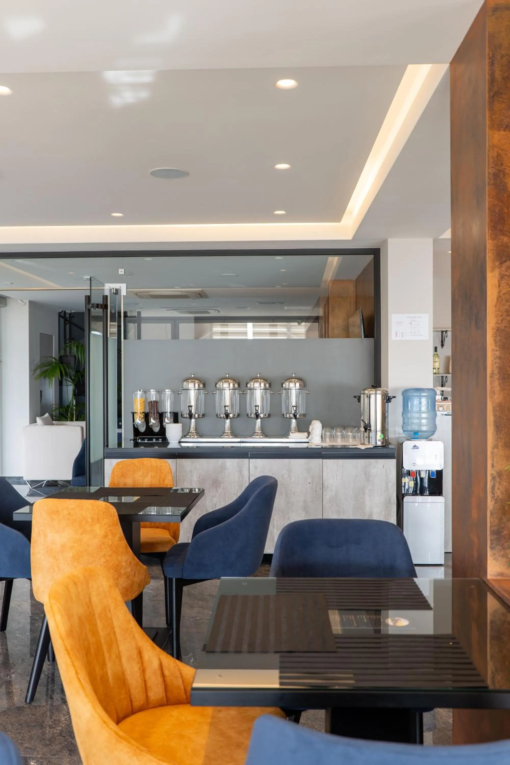 Dining area in Hotel Teuta