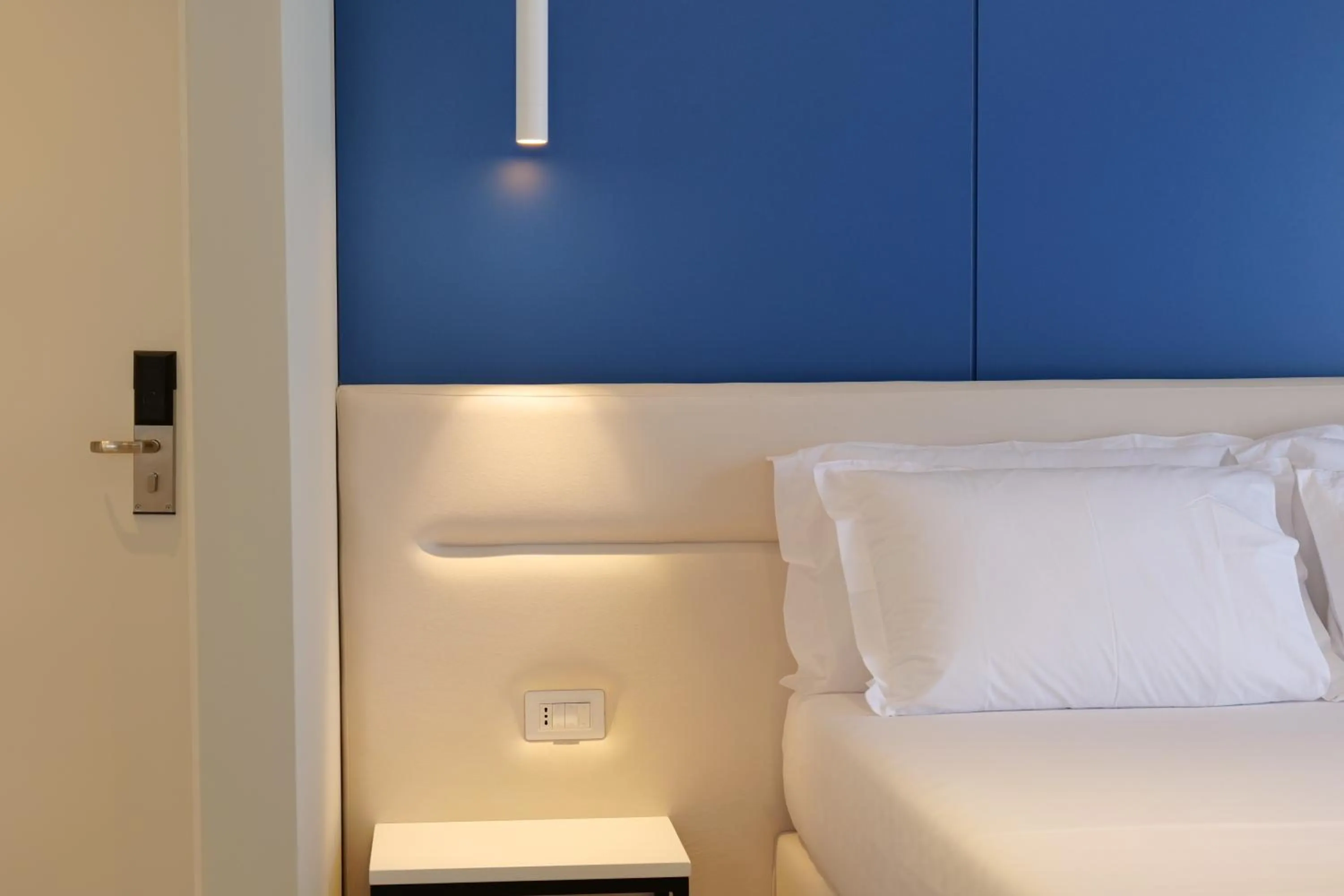 TV and multimedia, Bed in Hotel Teuta