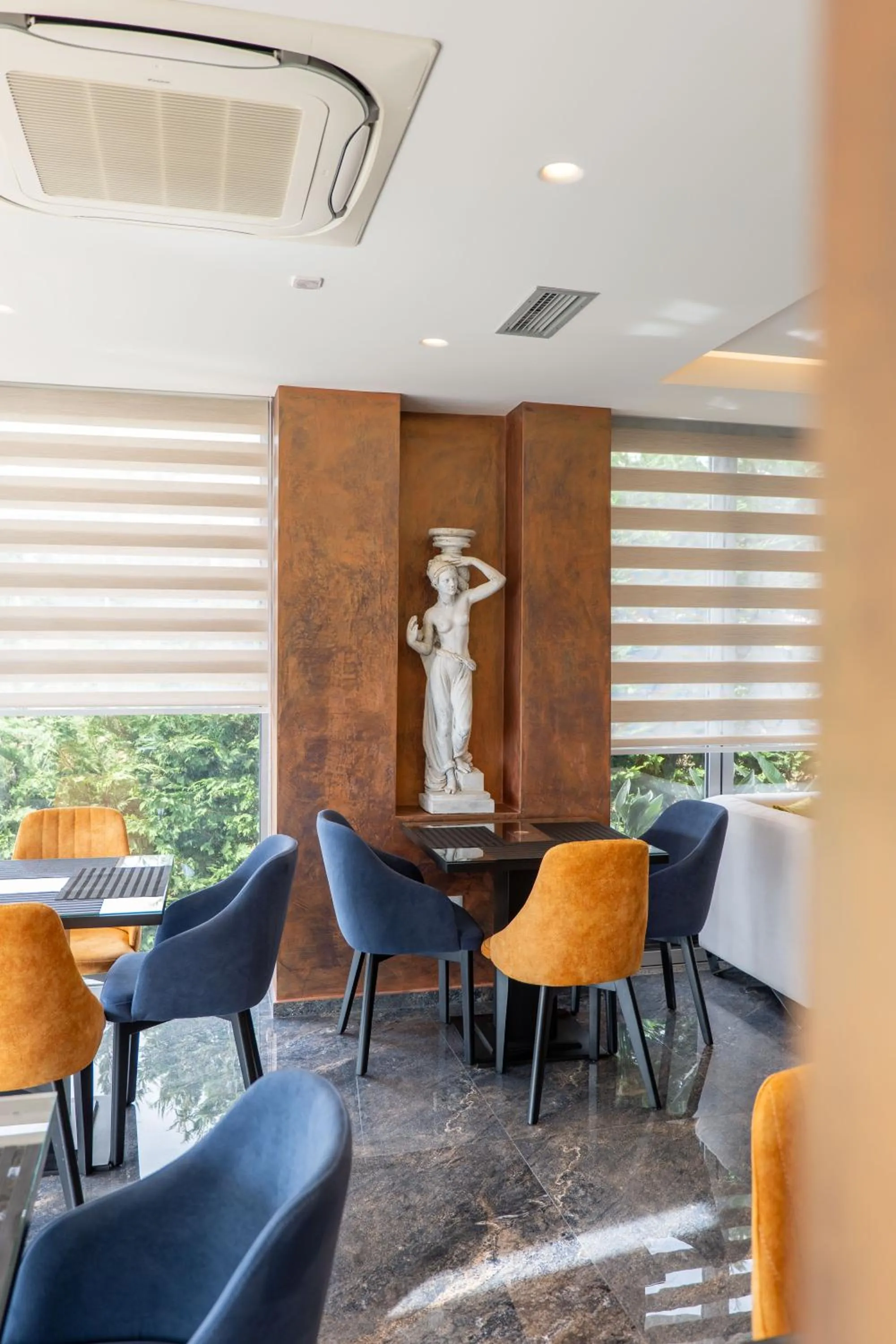 Seating area in Hotel Teuta