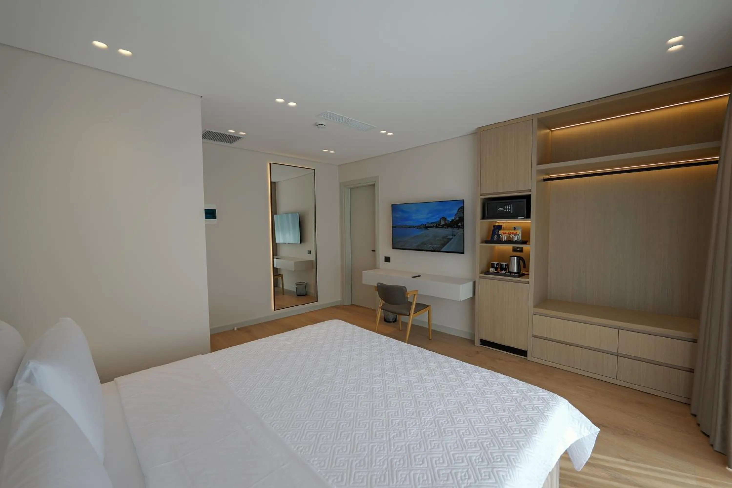 TV and multimedia, Bed in Hotel Teuta