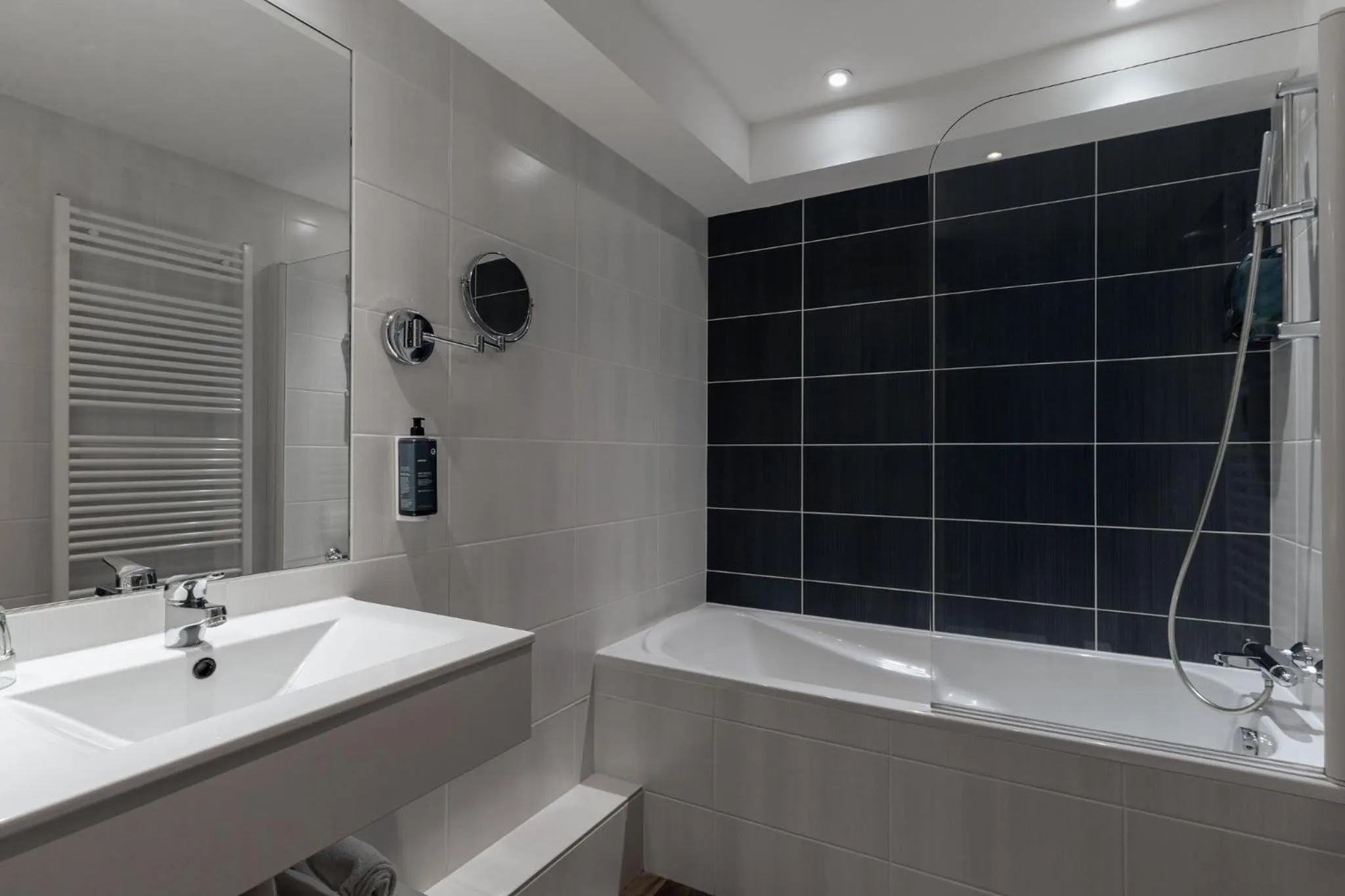 Bathroom in BRIT HOTEL - RESTAURANT Saint-Brieuc Langueux