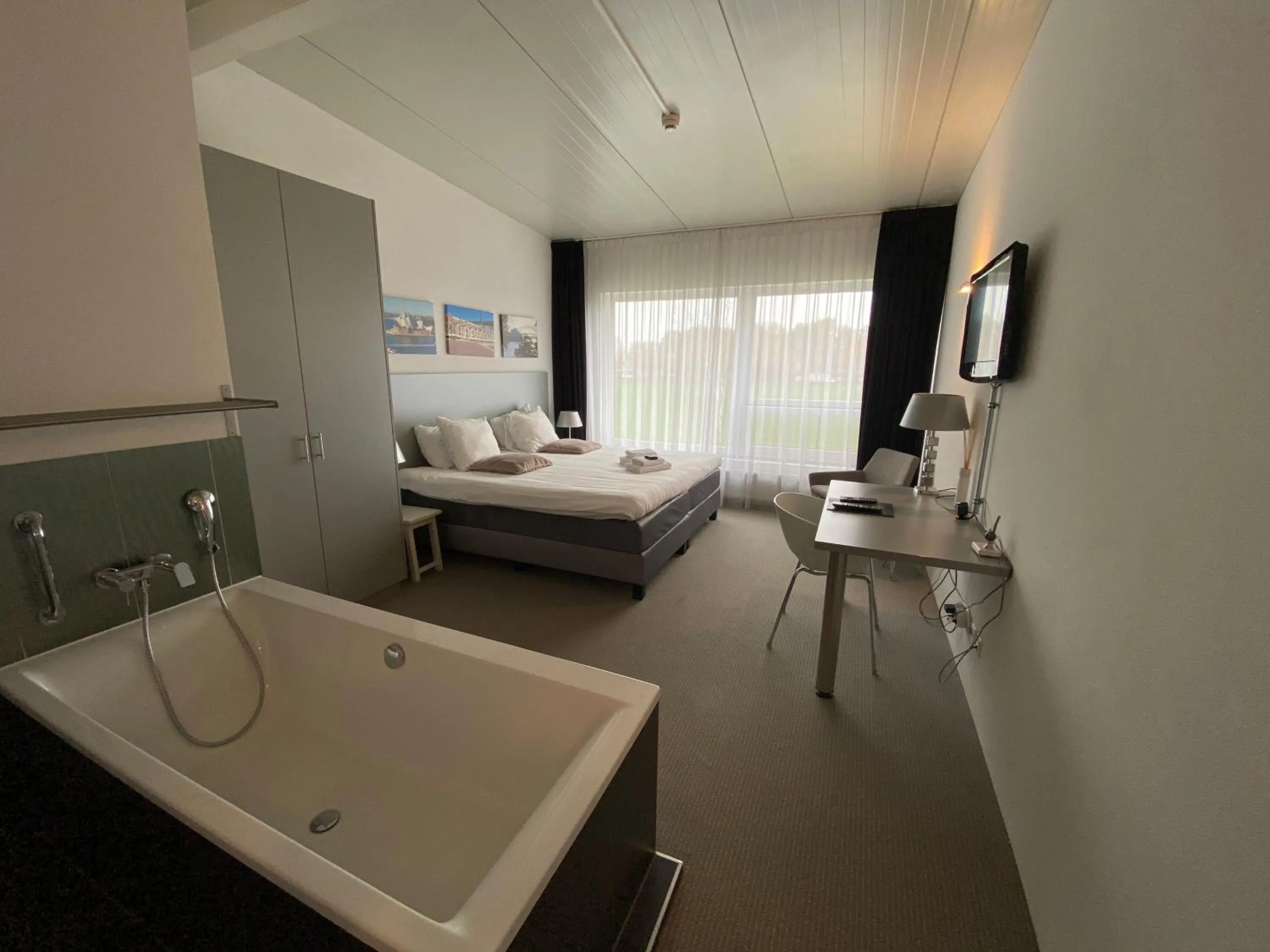 Property building, Bed in De Slaapfabriek vakantiehuis en trainingslocatie