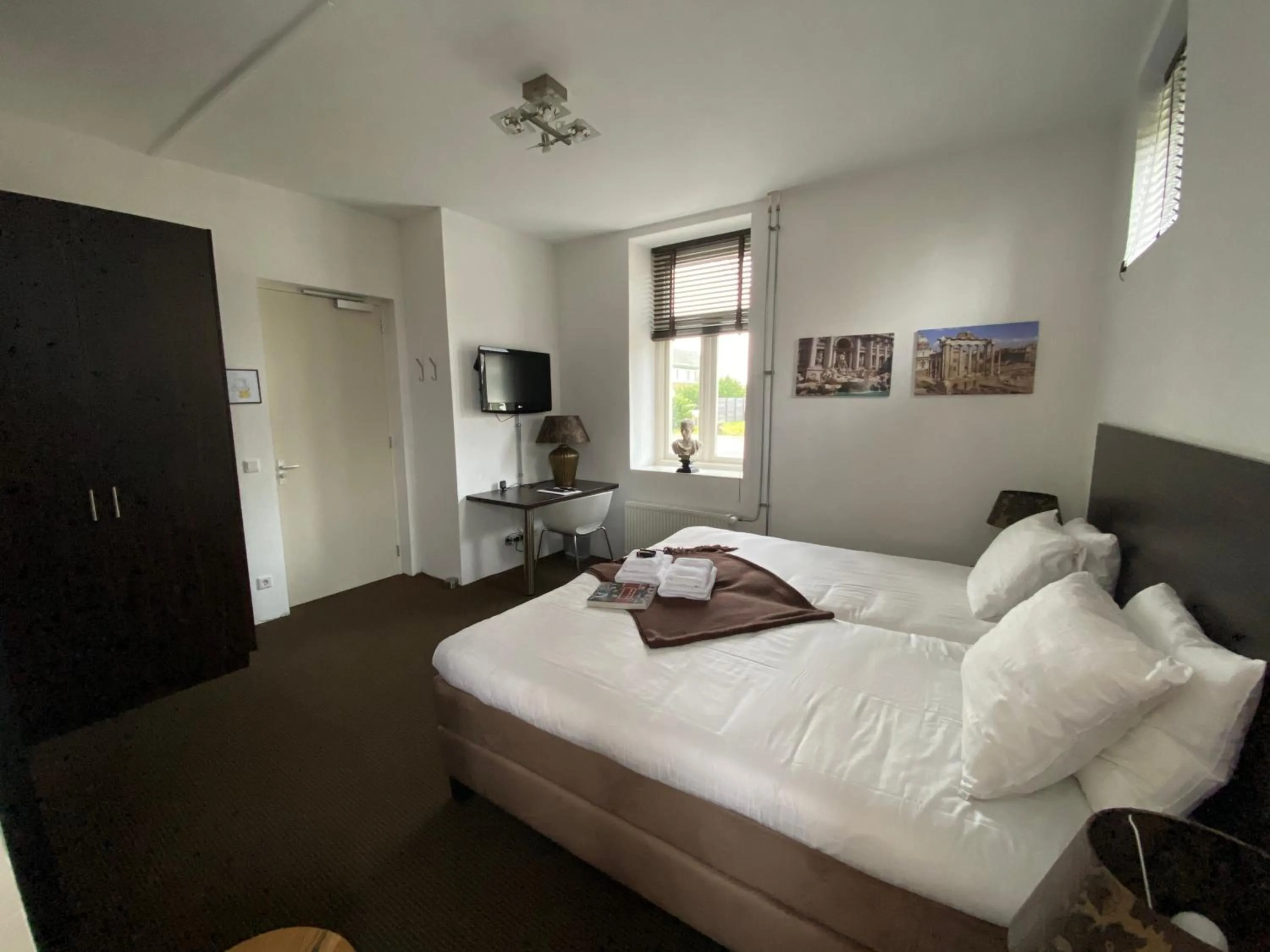 Shower, Bed in De Slaapfabriek vakantiehuis en trainingslocatie