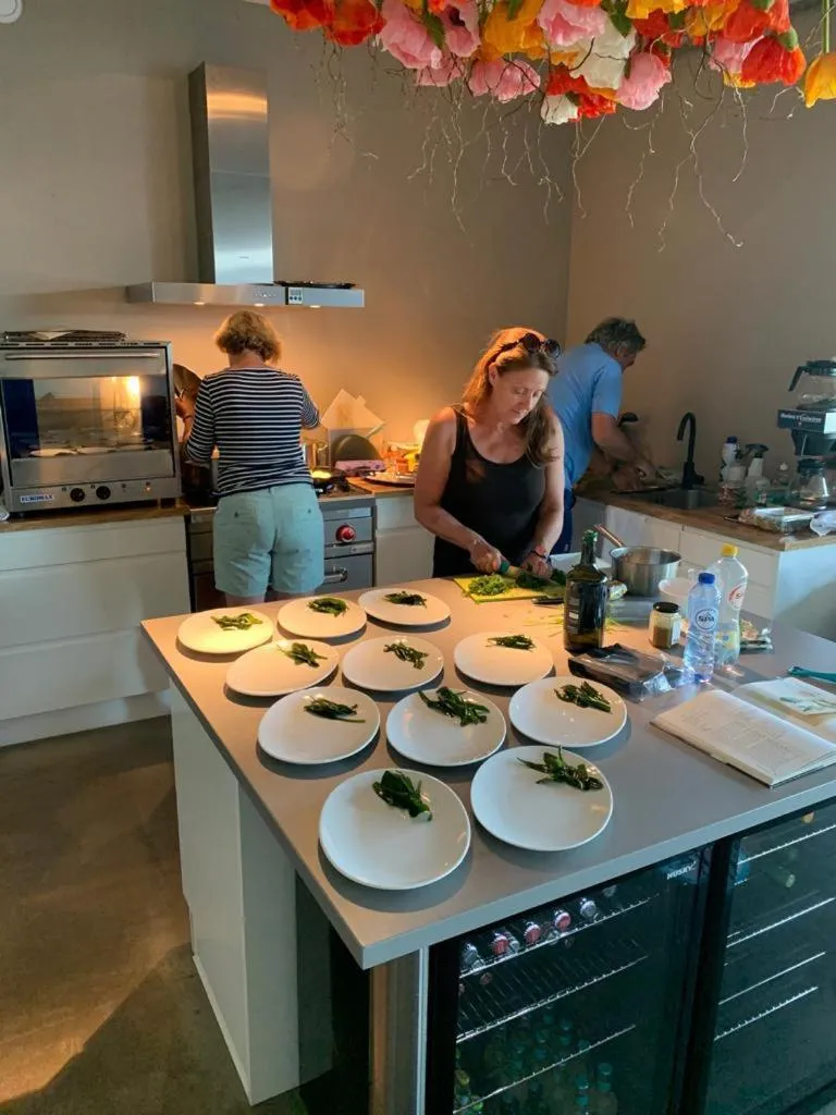 People in De Slaapfabriek vakantiehuis en trainingslocatie