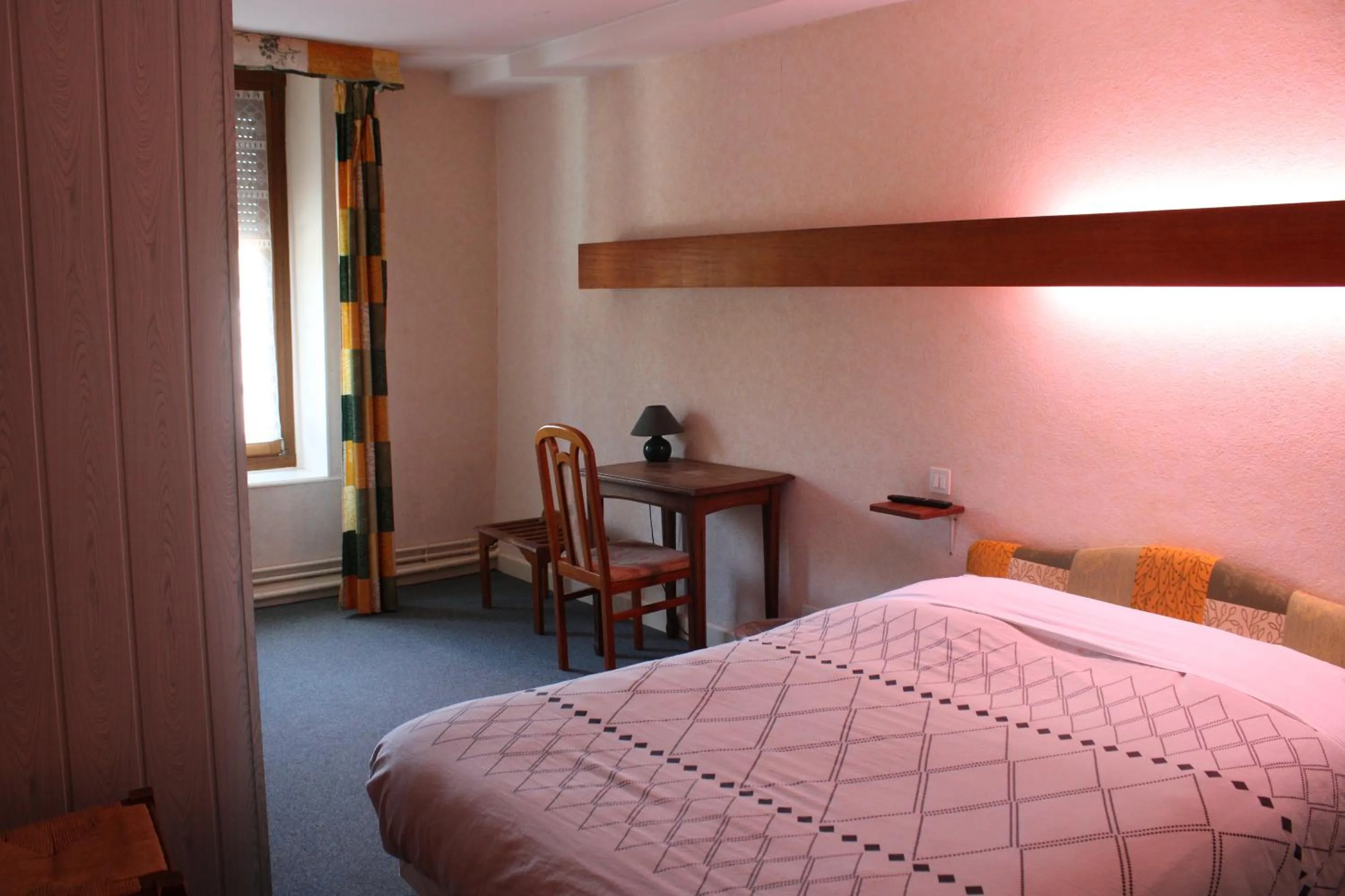 Bedroom, Bed in Le Commerce