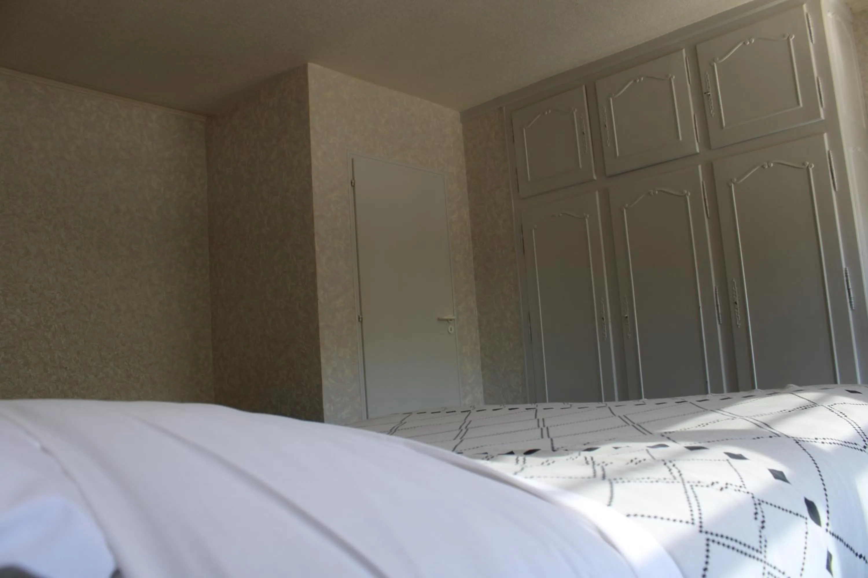 Bedroom, Bed in Le Commerce