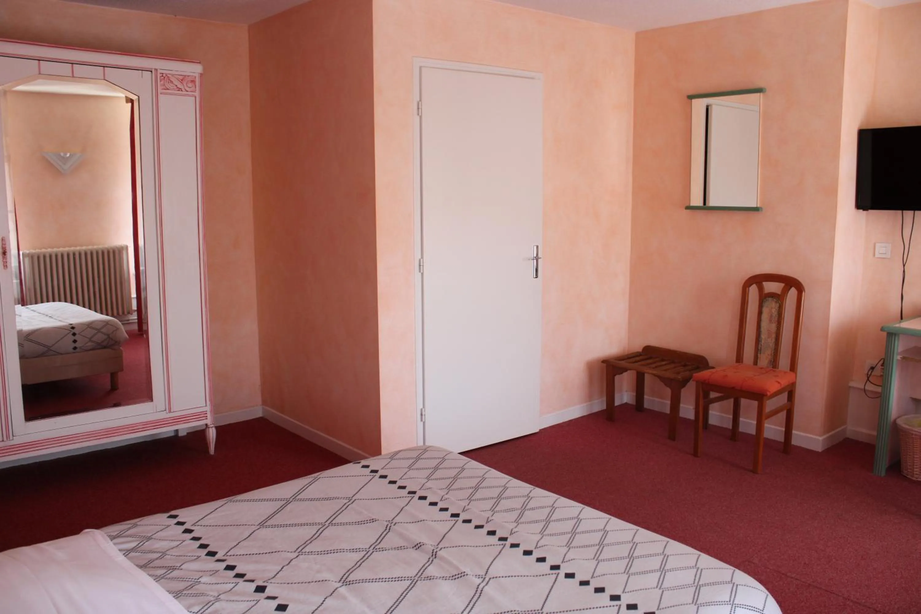 Bedroom, Bed in Le Commerce