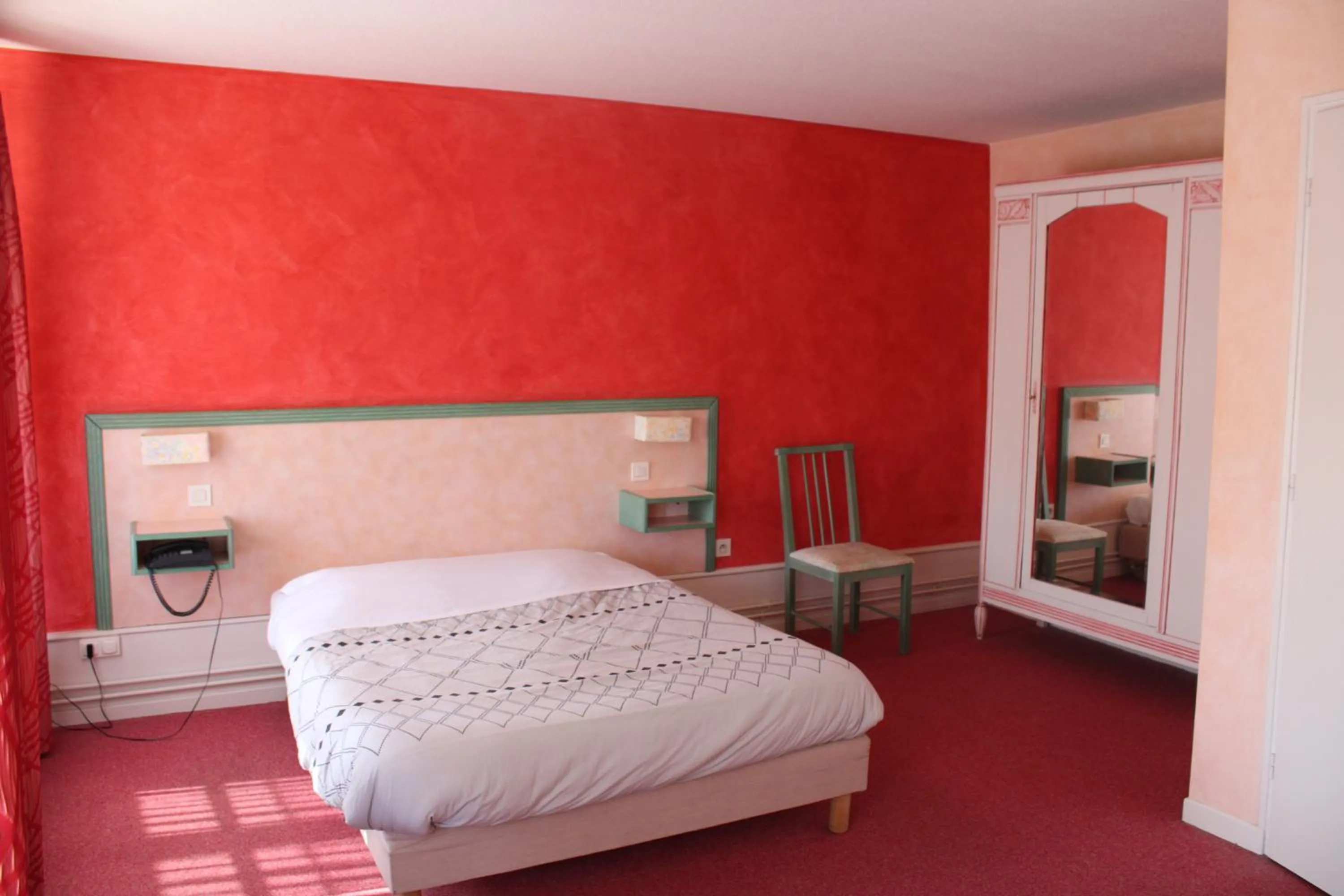 Bedroom, Bed in Le Commerce