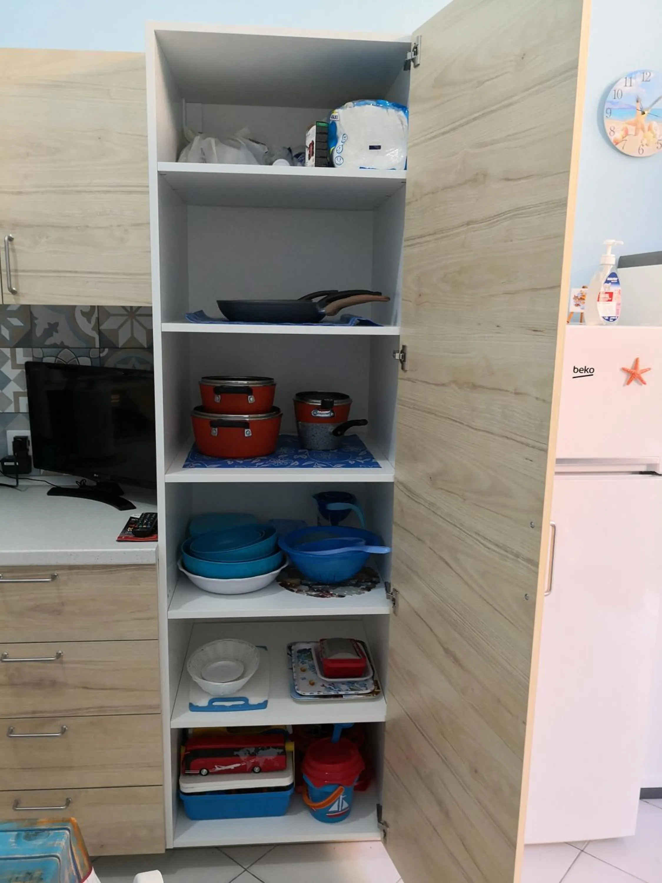 wardrobe in Short Lets Vacanze "Massimo"