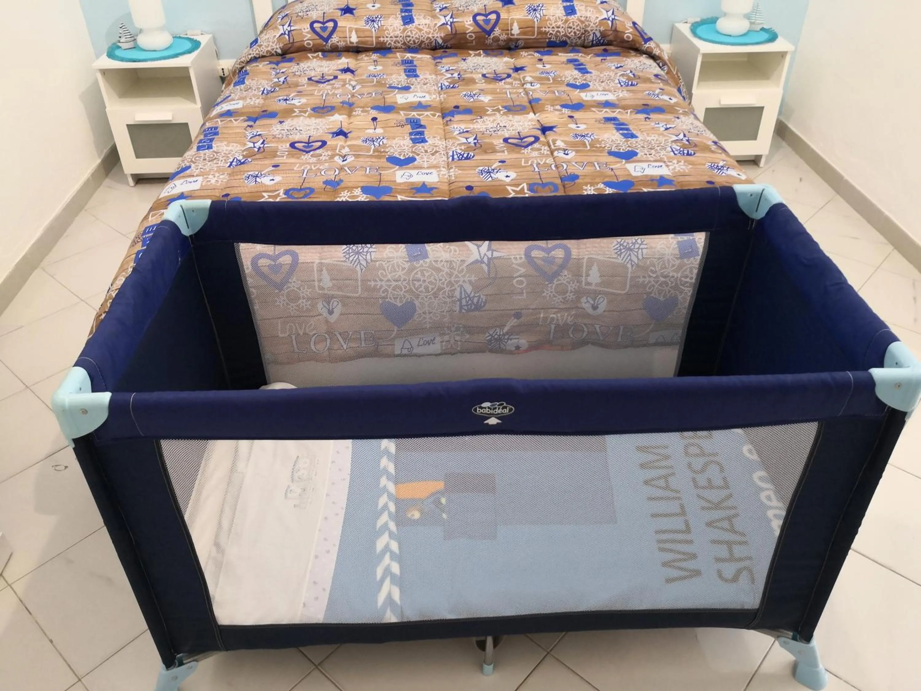 cot, Bed in Short Lets Vacanze "Massimo"
