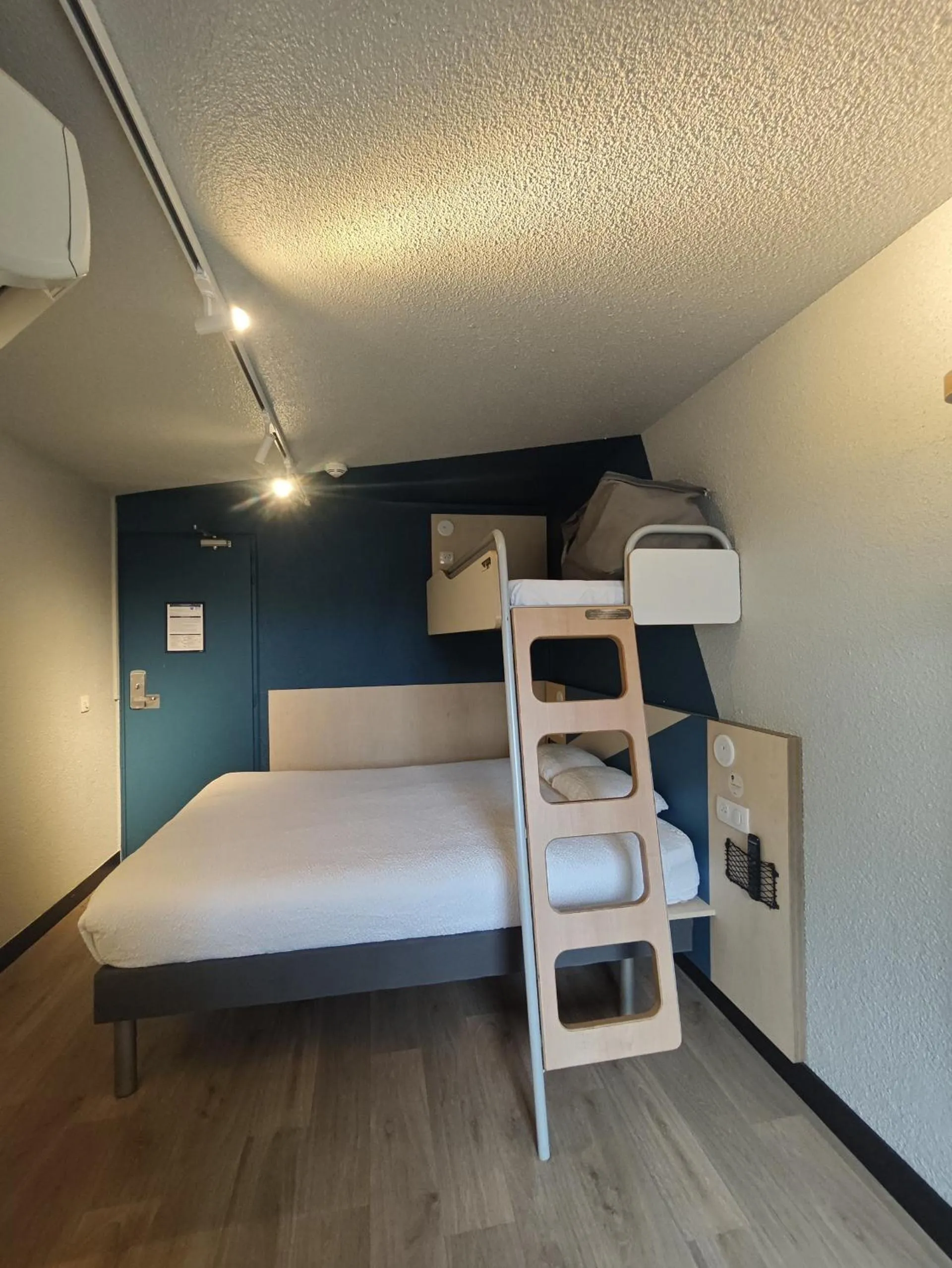 Bedroom, Bed in Ibis budget Périgueux
