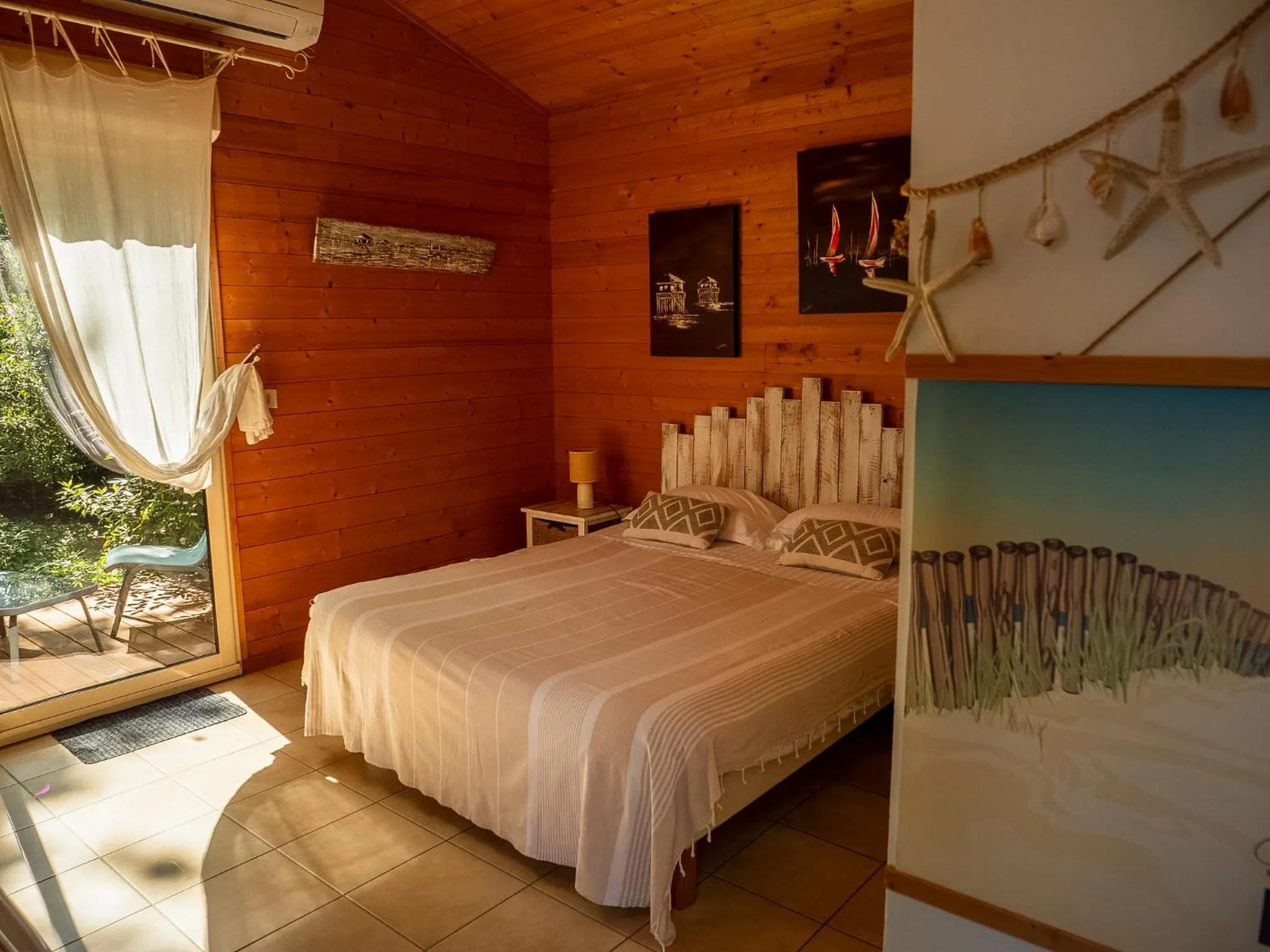 View (from property/room), Bed in La Villa Herbert Maison d'hôtes à Andernos