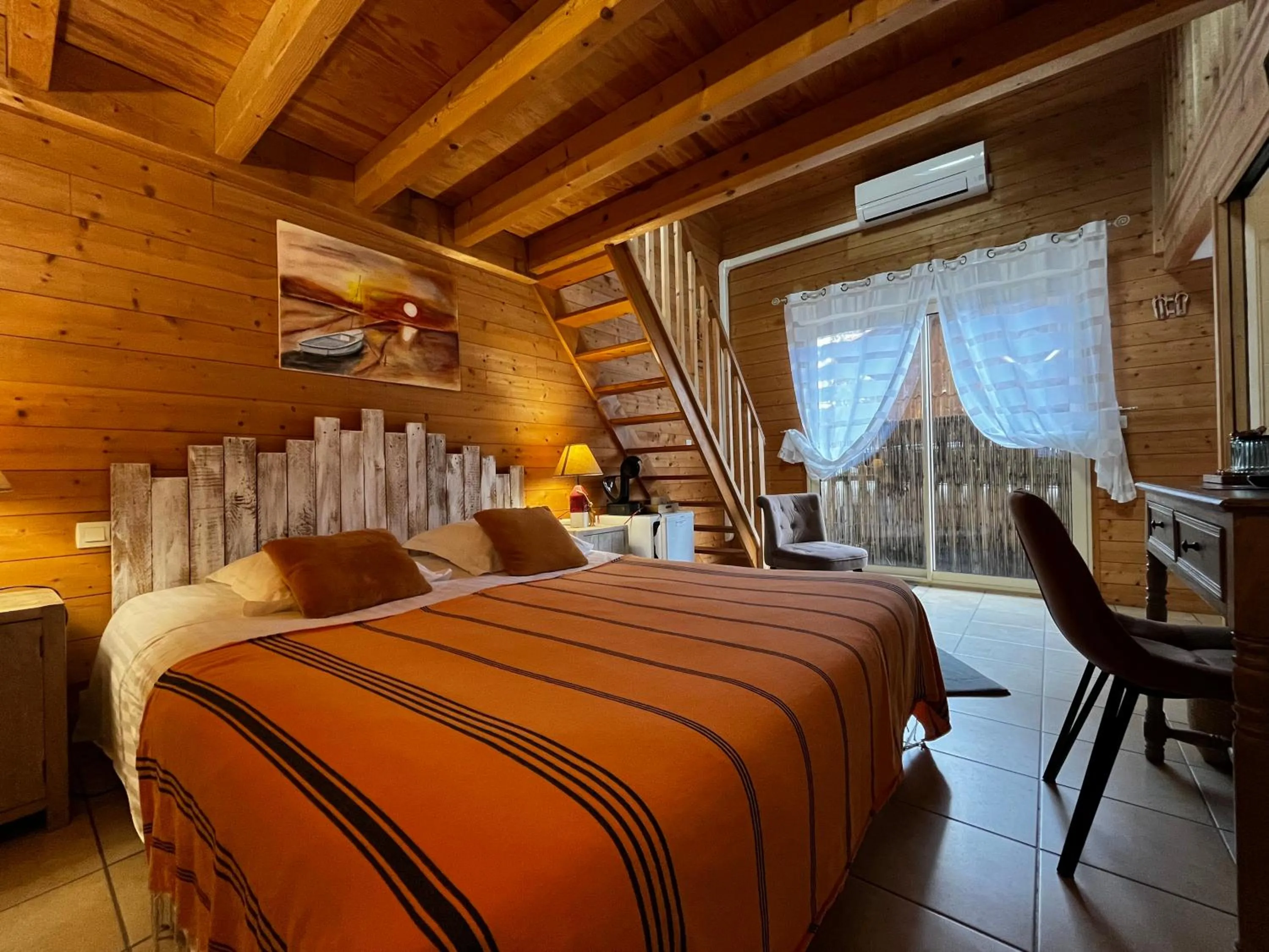 Bedroom, Bed in La Villa Herbert Maison d'hôtes à Andernos