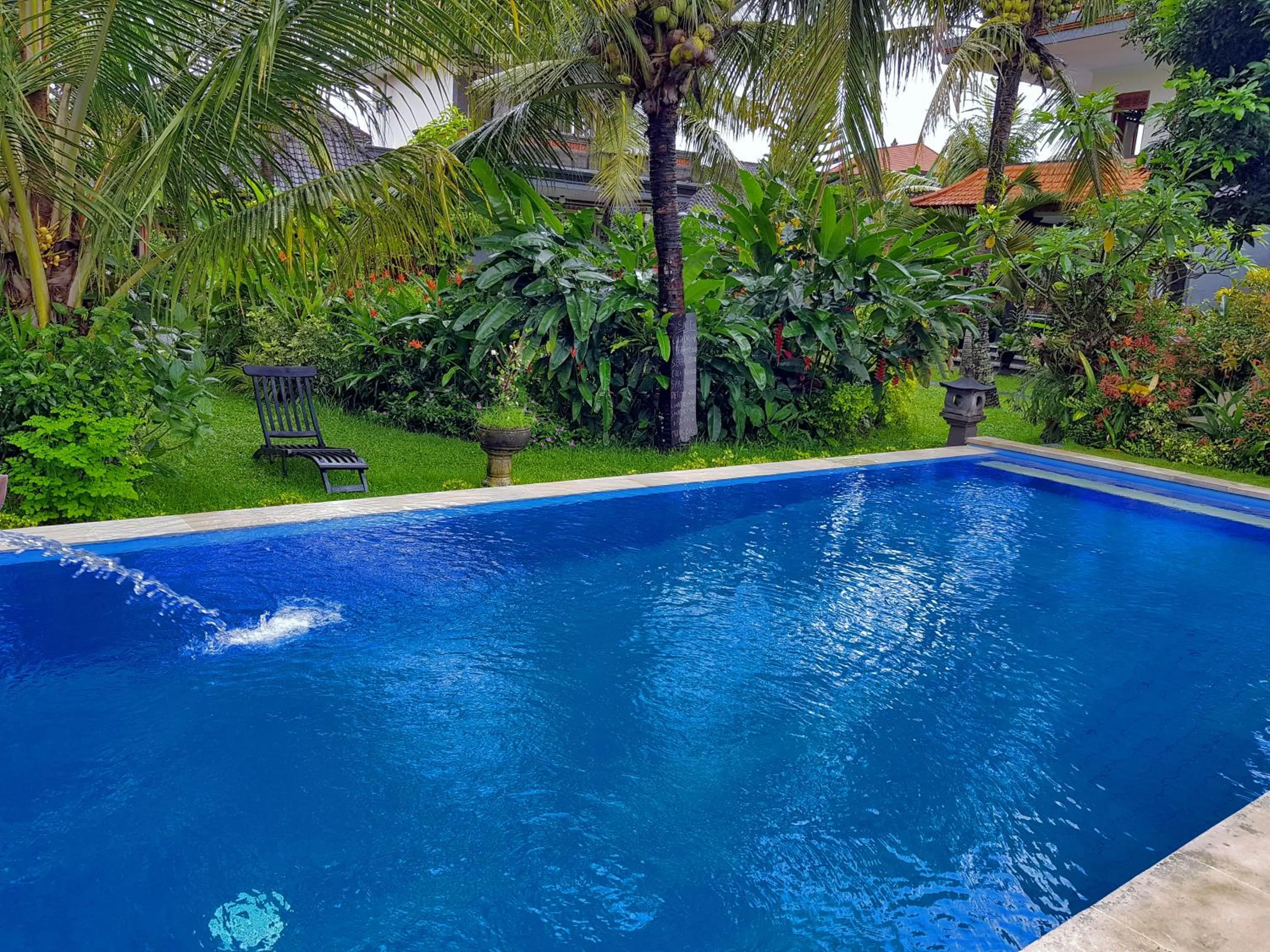 Swimming pool in Swan Inn