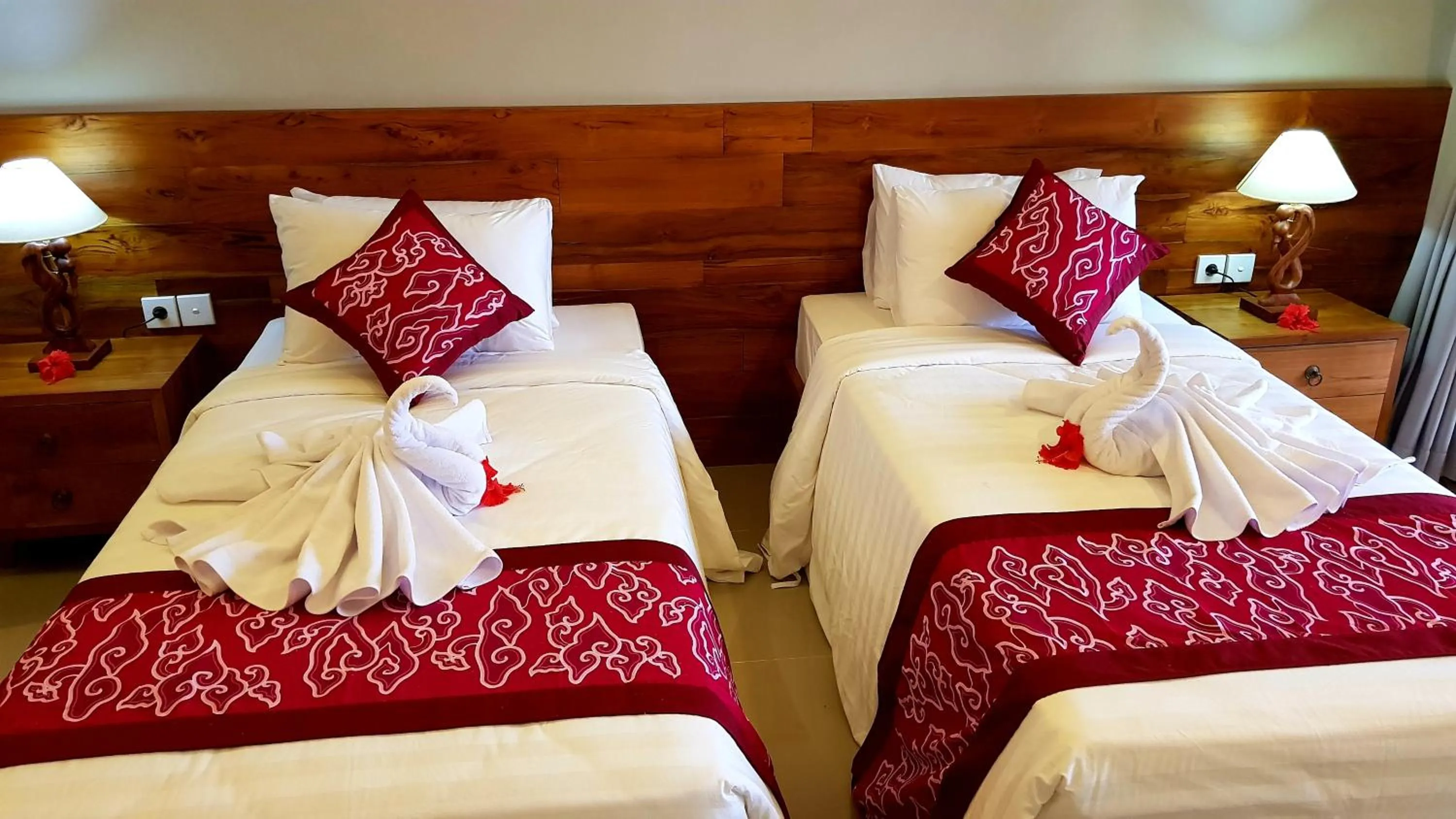 Bedroom, Bed in Swan Inn