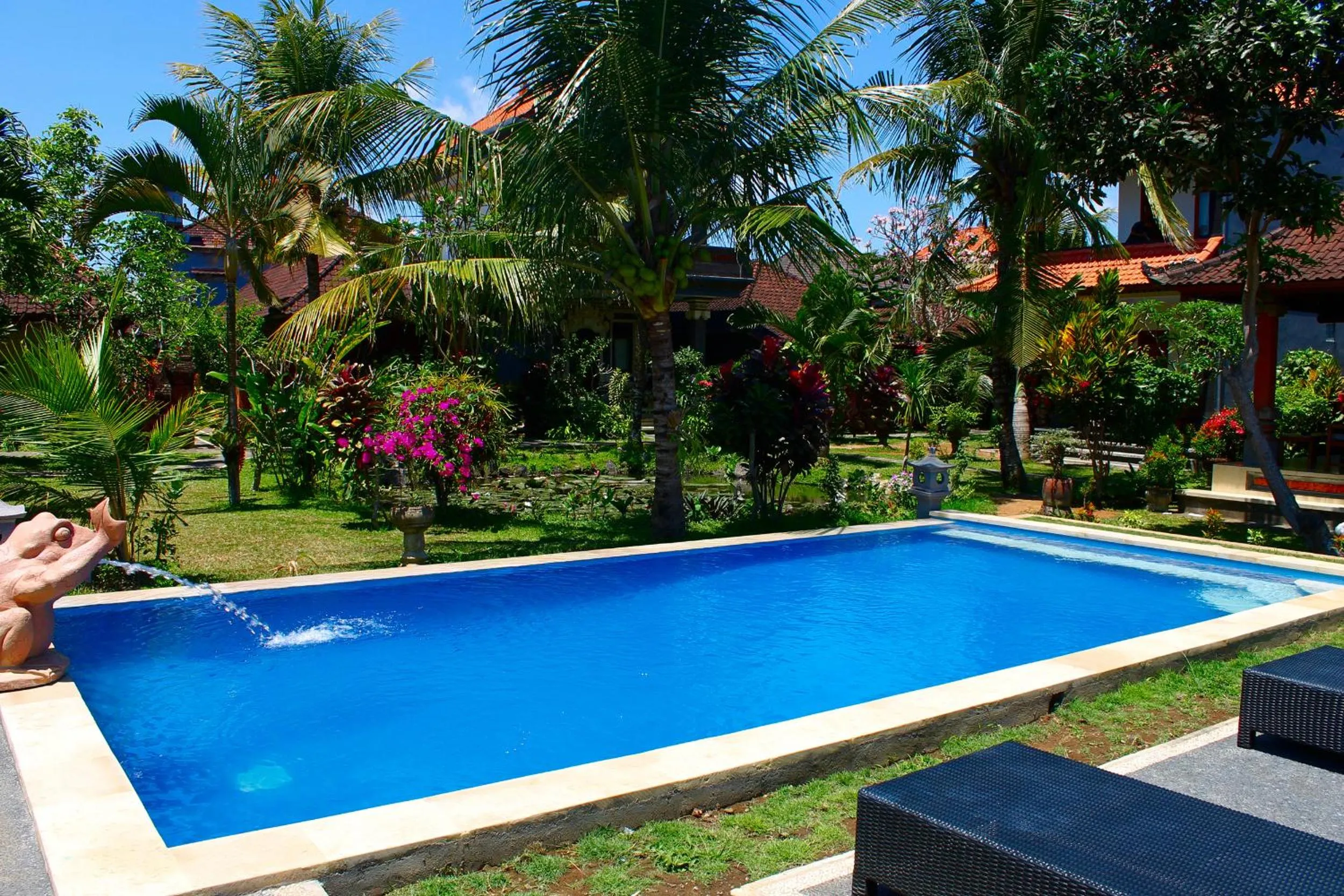 Swimming pool in Swan Inn