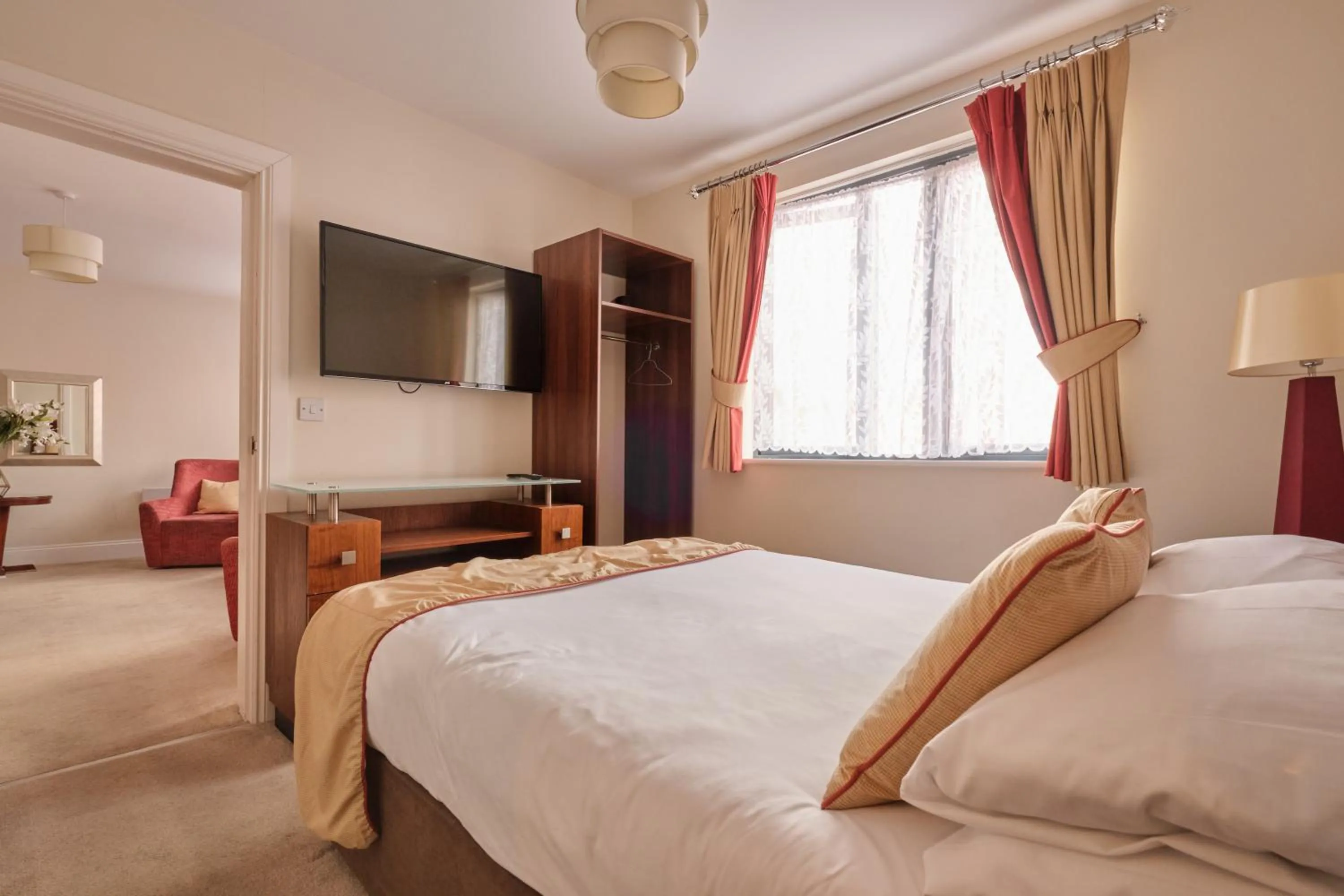 Bedroom, Bed in Kings Park Hotel