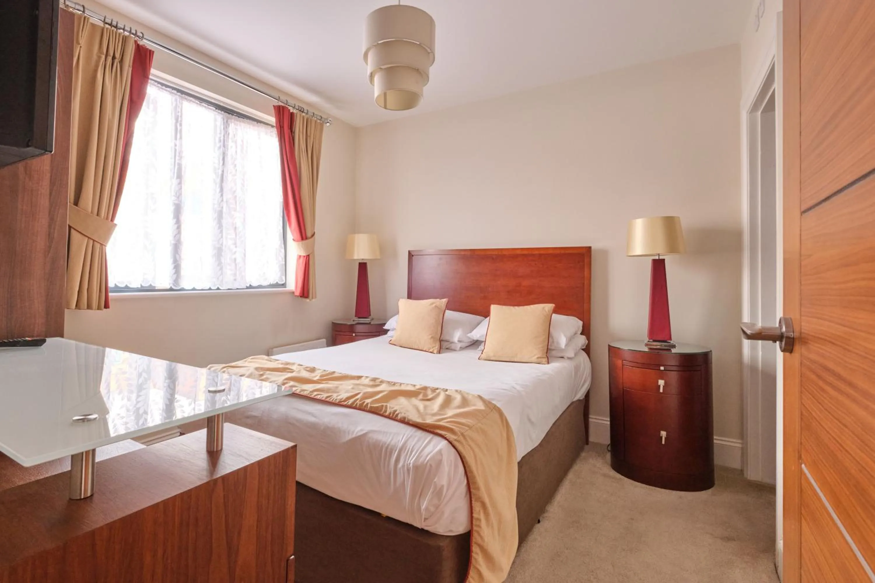 Bedroom, Bed in Kings Park Hotel