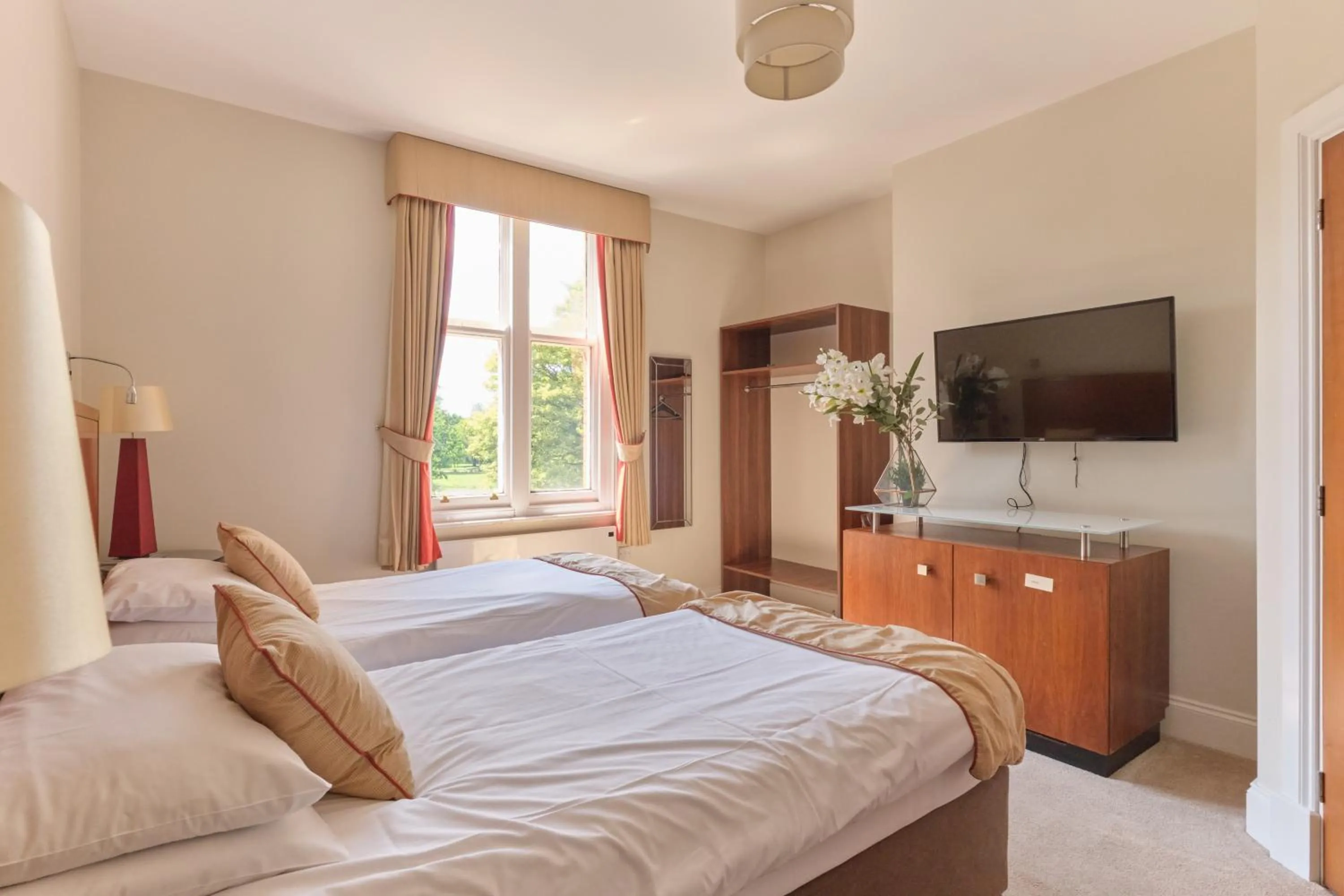 Bed in Kings Park Hotel