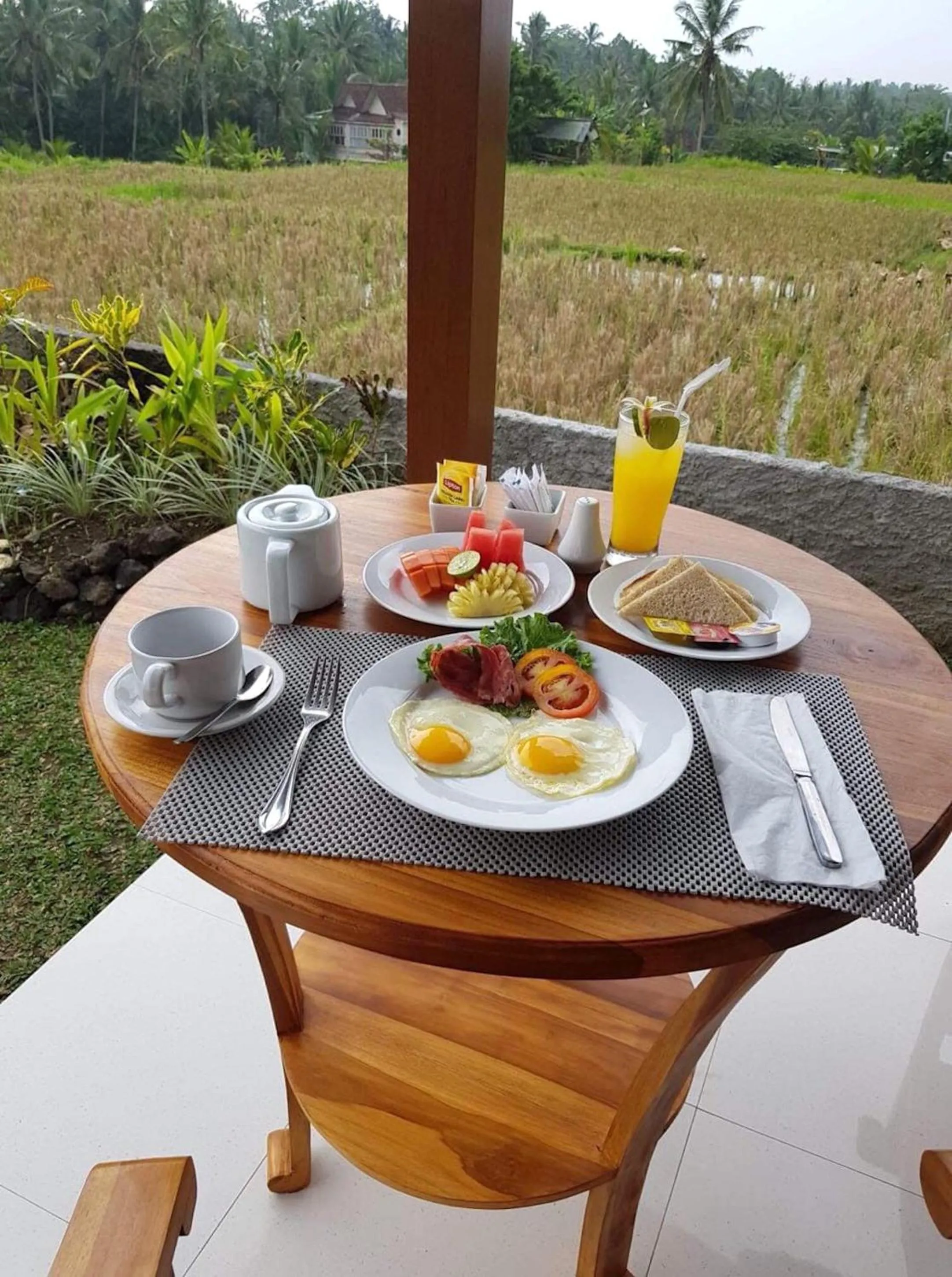 Breakfast in Paraiso Cottage Ubud