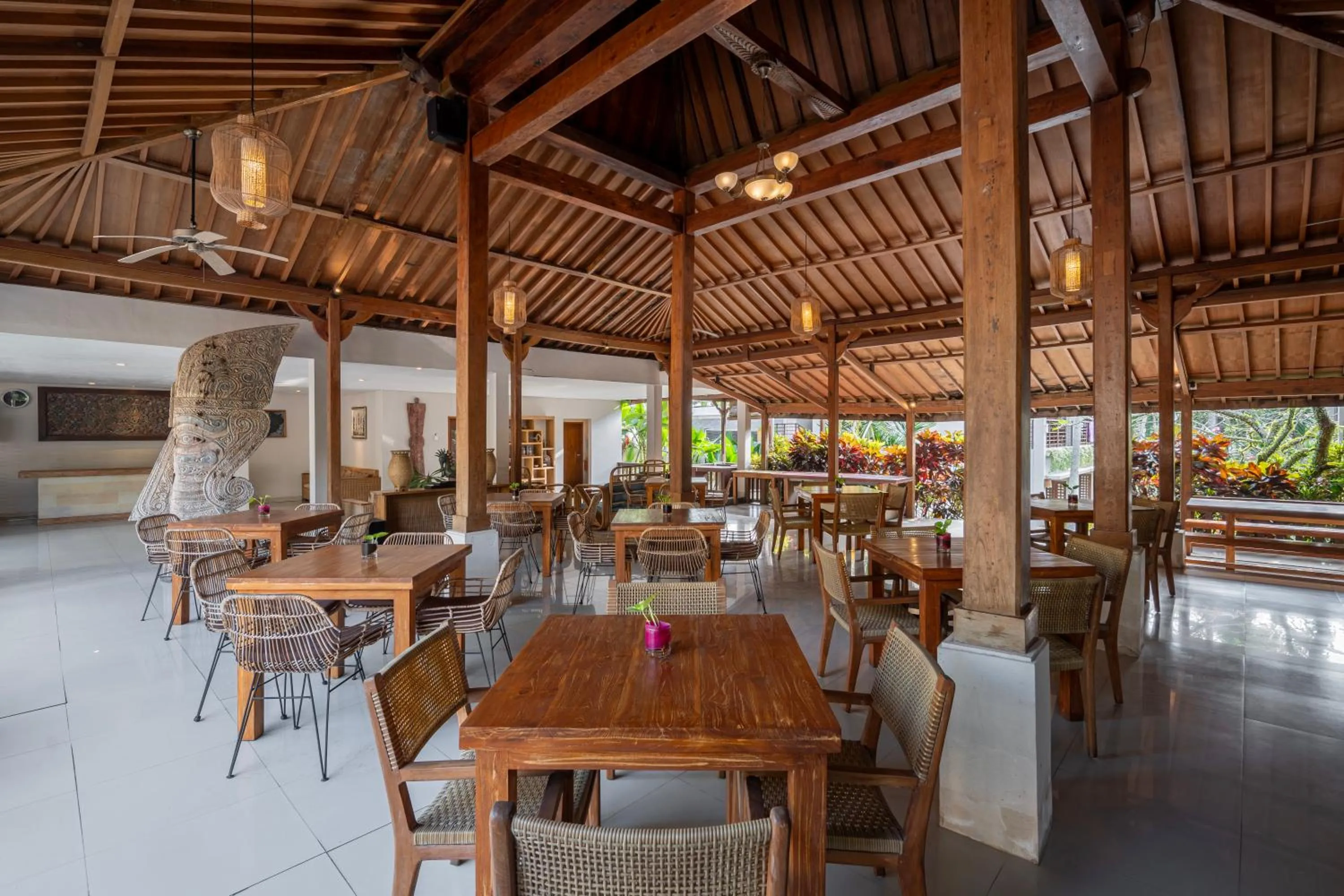 Restaurant/places to eat in Pertiwi Bisma 1