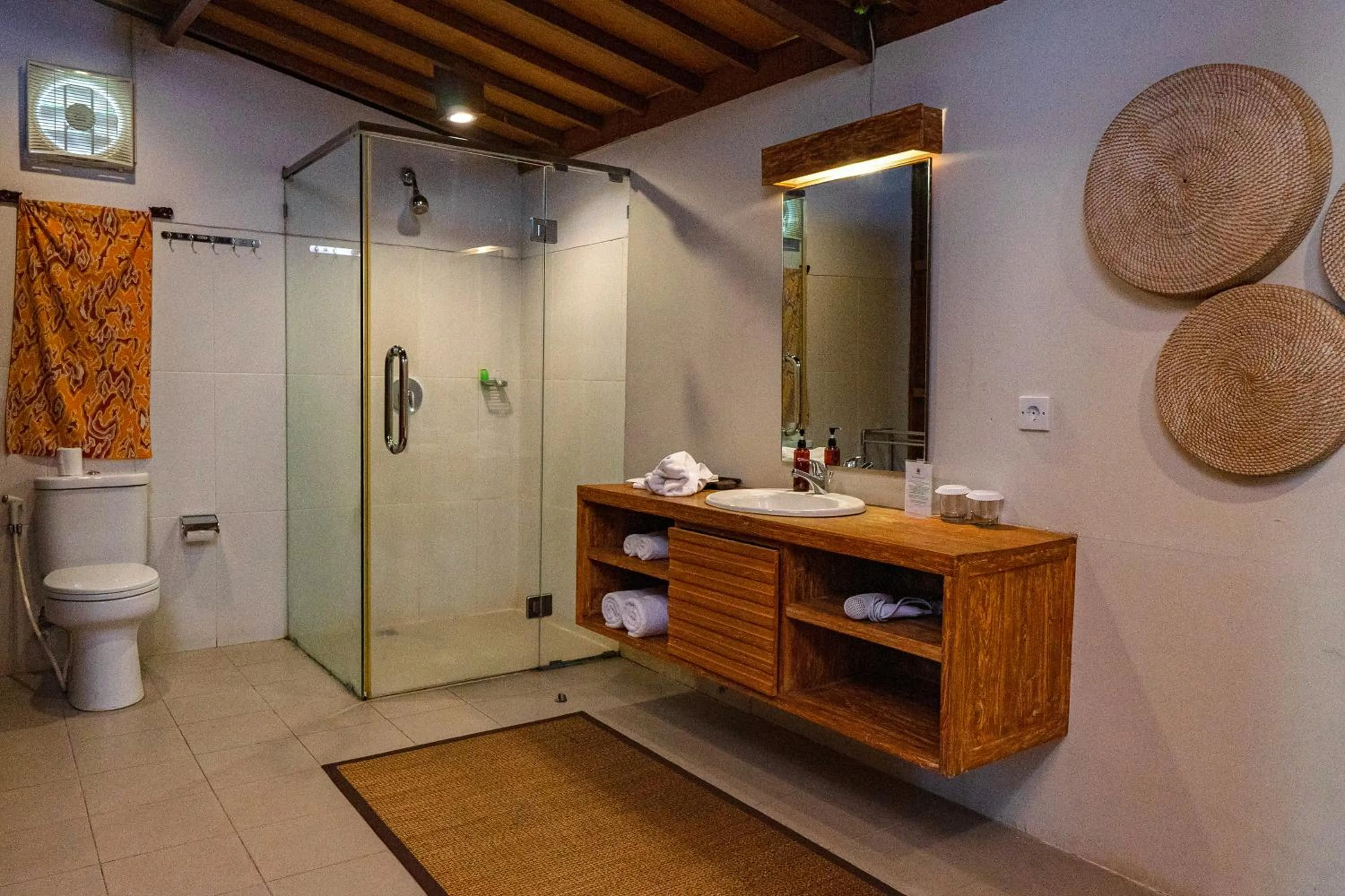 Shower in Pertiwi Bisma 1