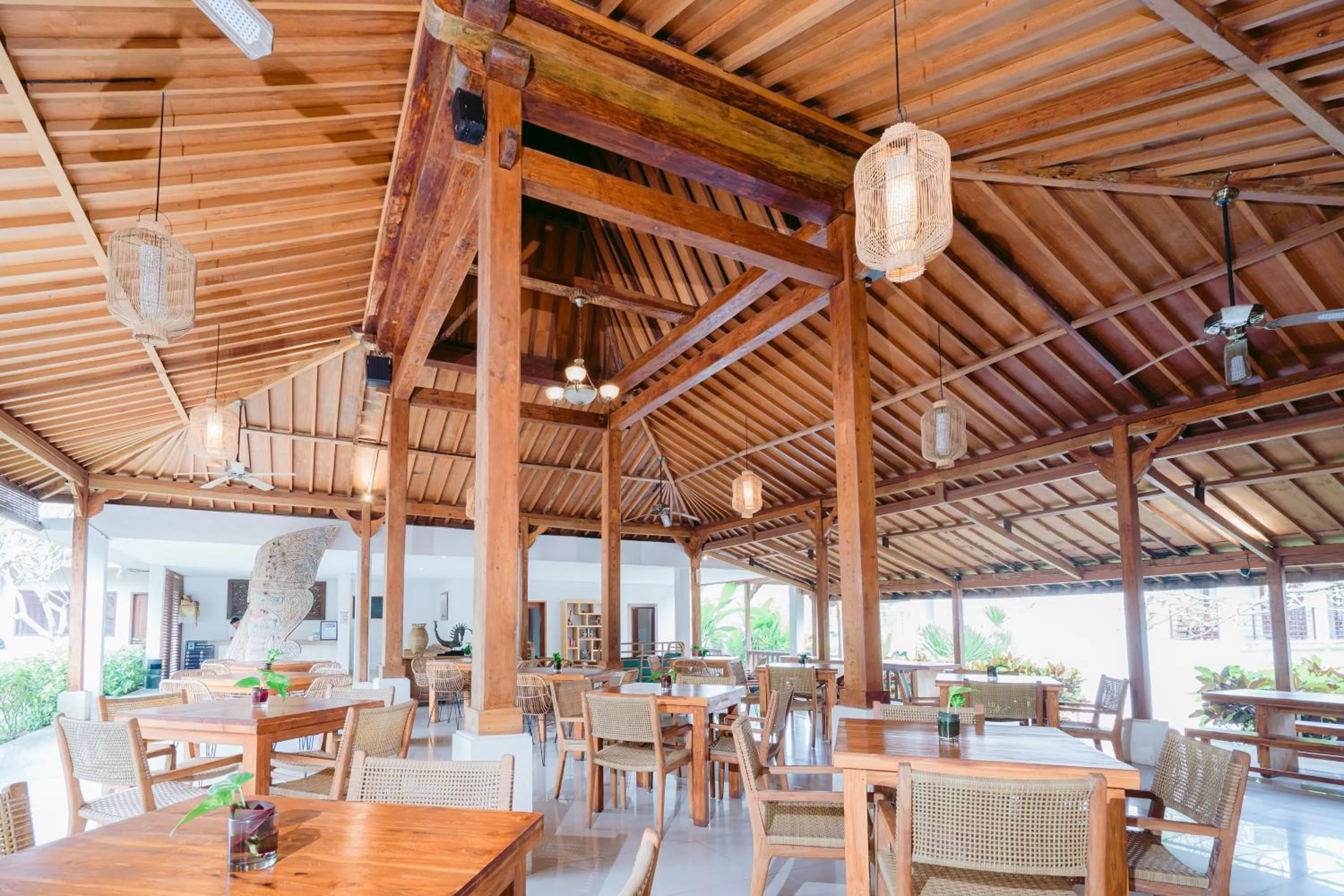 Restaurant/places to eat in Pertiwi Bisma 1