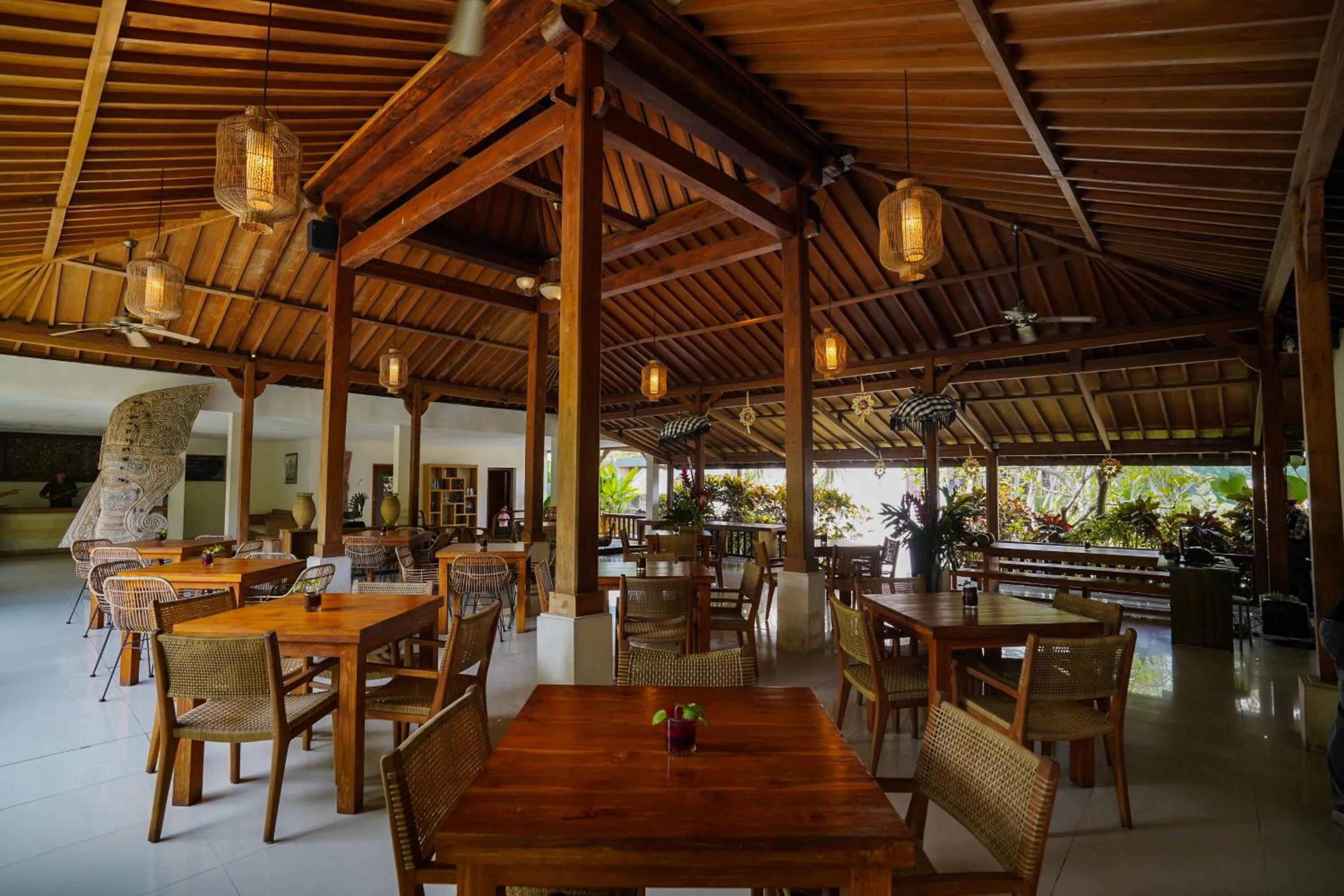Restaurant/places to eat in Pertiwi Bisma 1