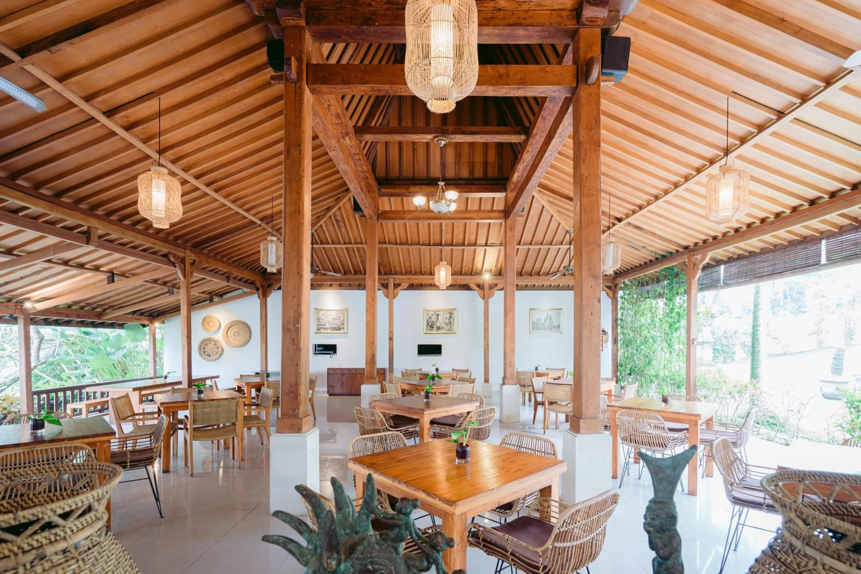 Restaurant/places to eat in Pertiwi Bisma 1