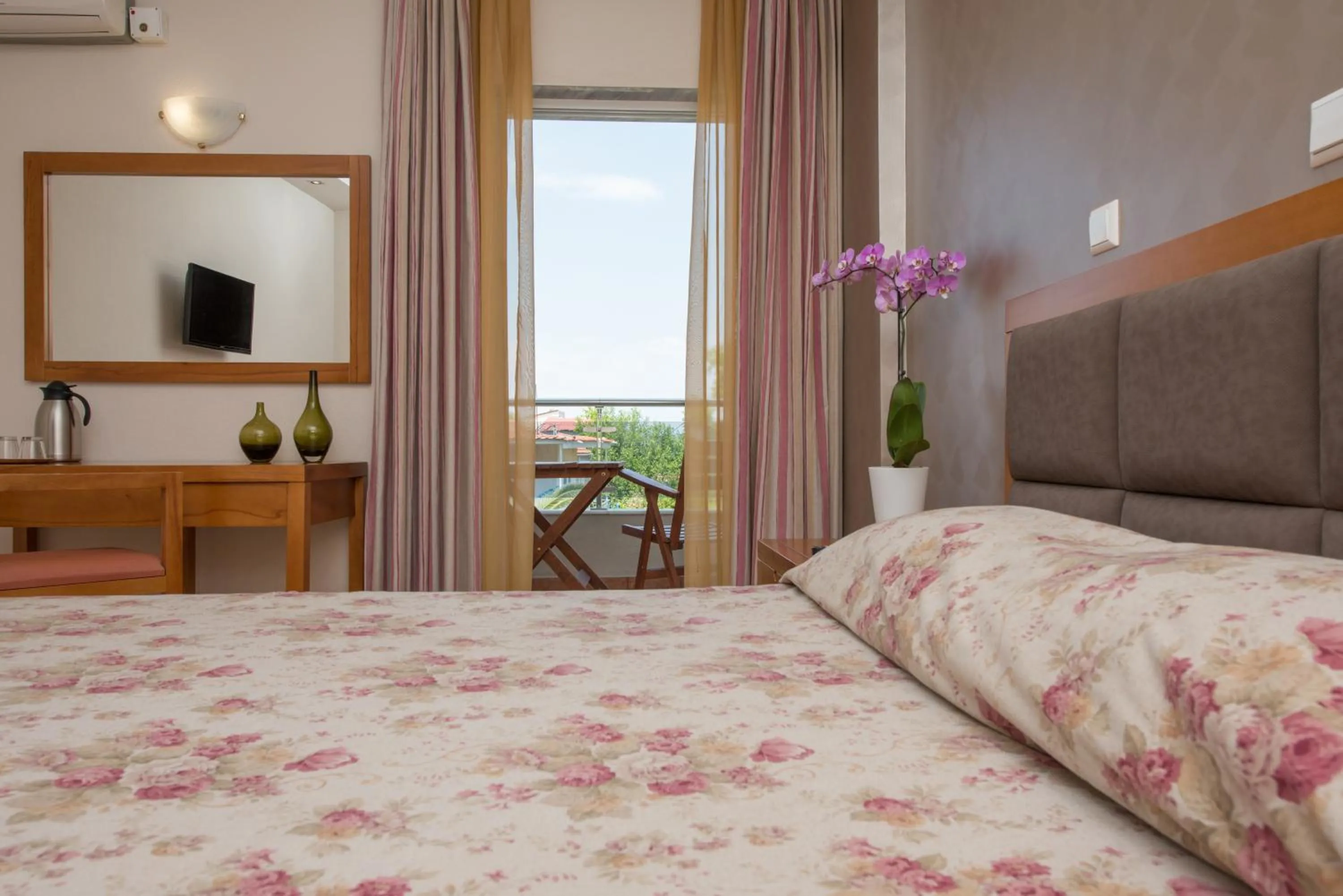 Photo of the whole room, Bed in Hotel Aethria