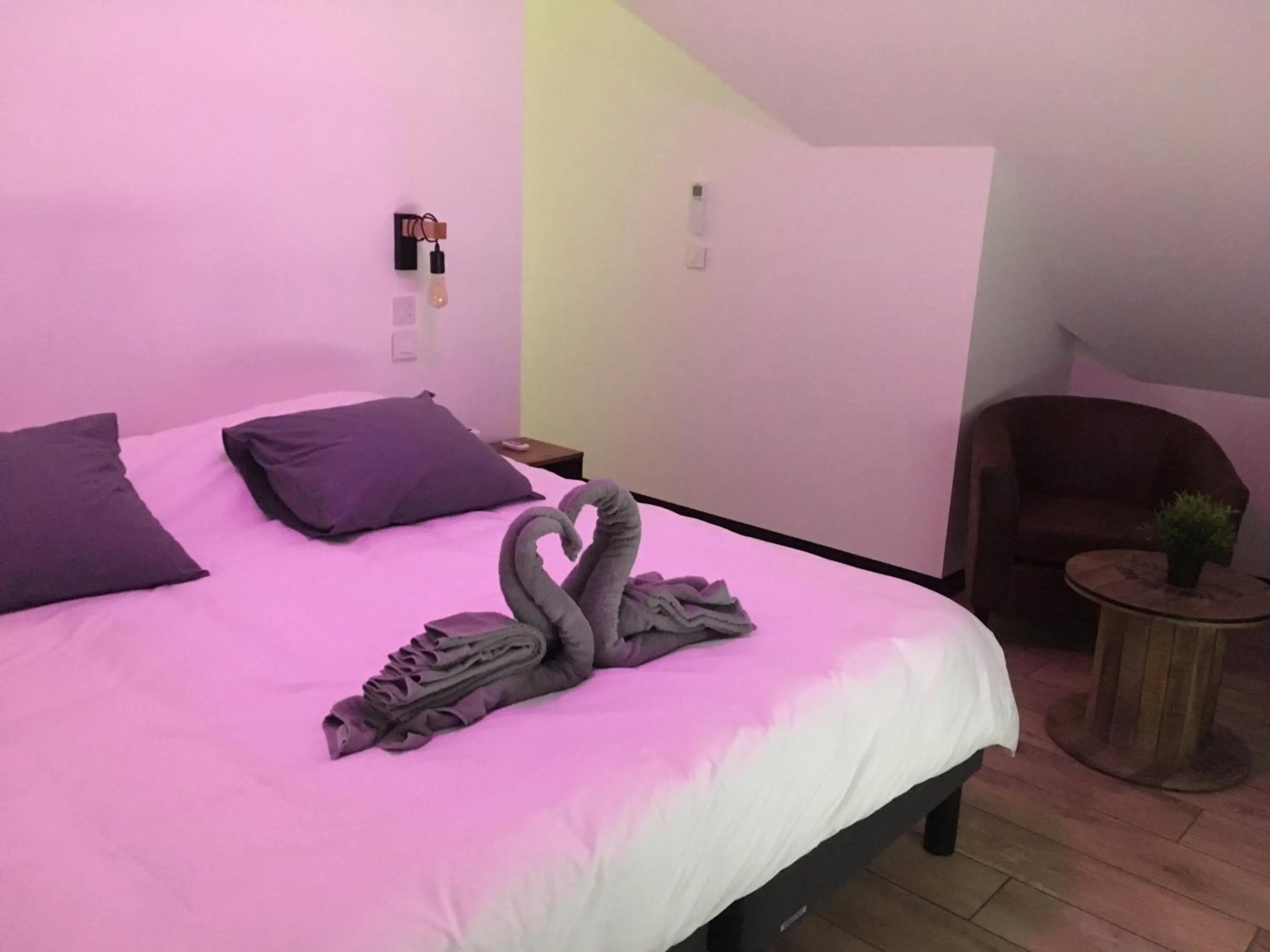 Bed in Villa Charles & Ashton