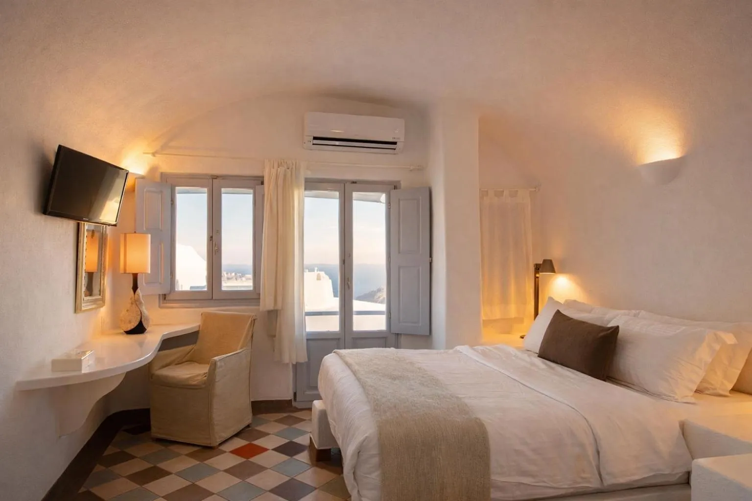 Bed in Ikastikies Suites