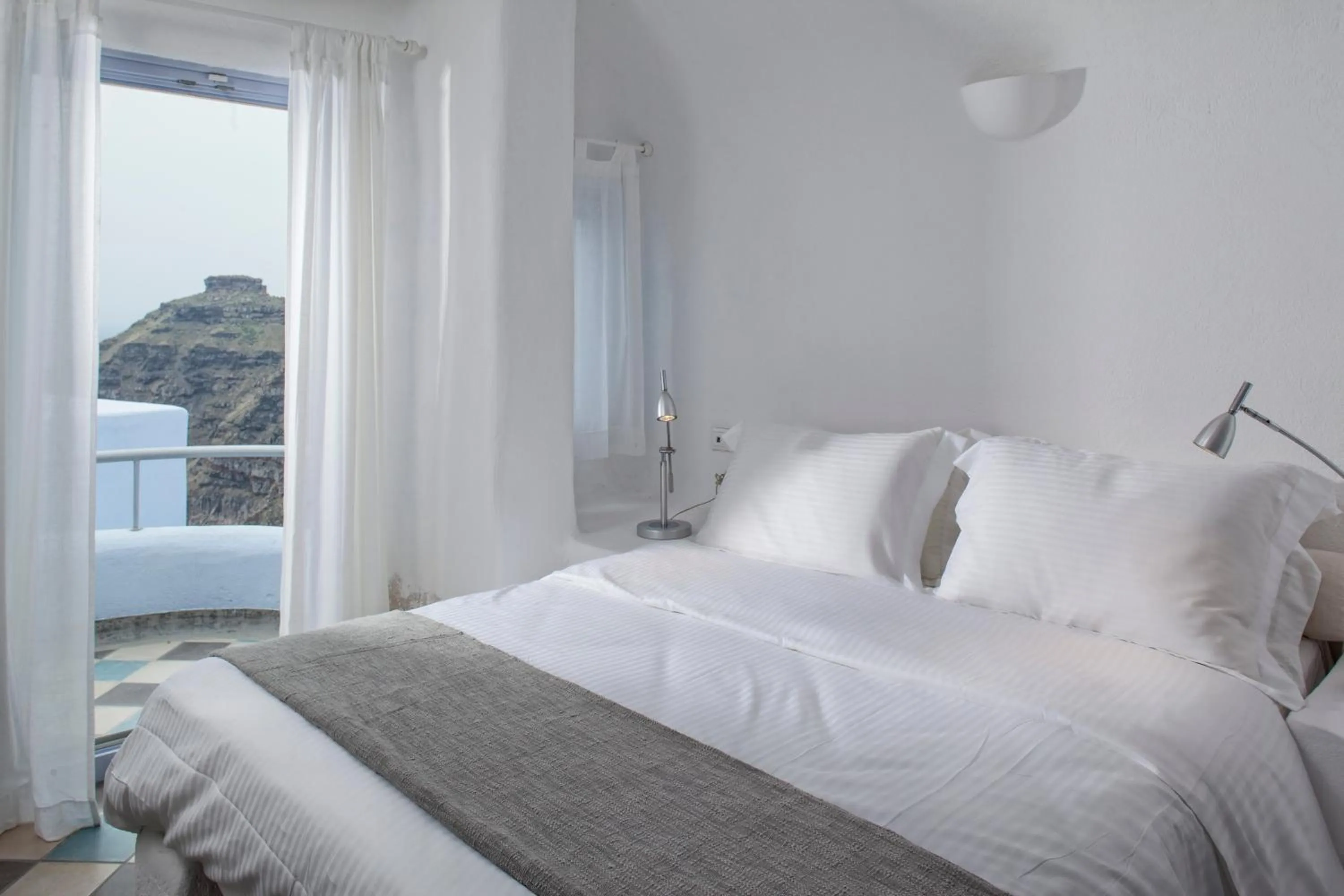 Bed in Ikastikies Suites