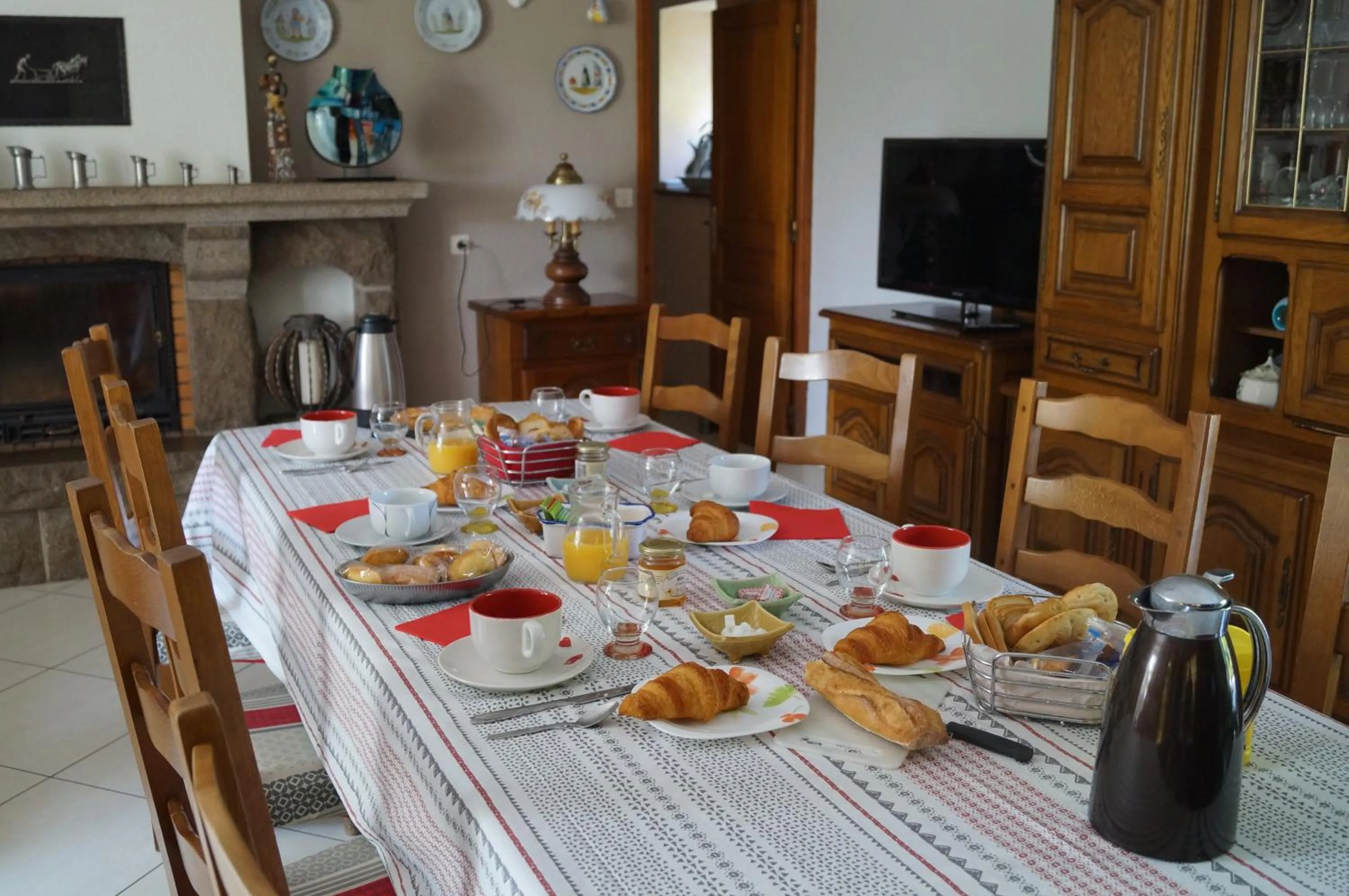 Breakfast in Chambres d'Hôtes La Loubatais