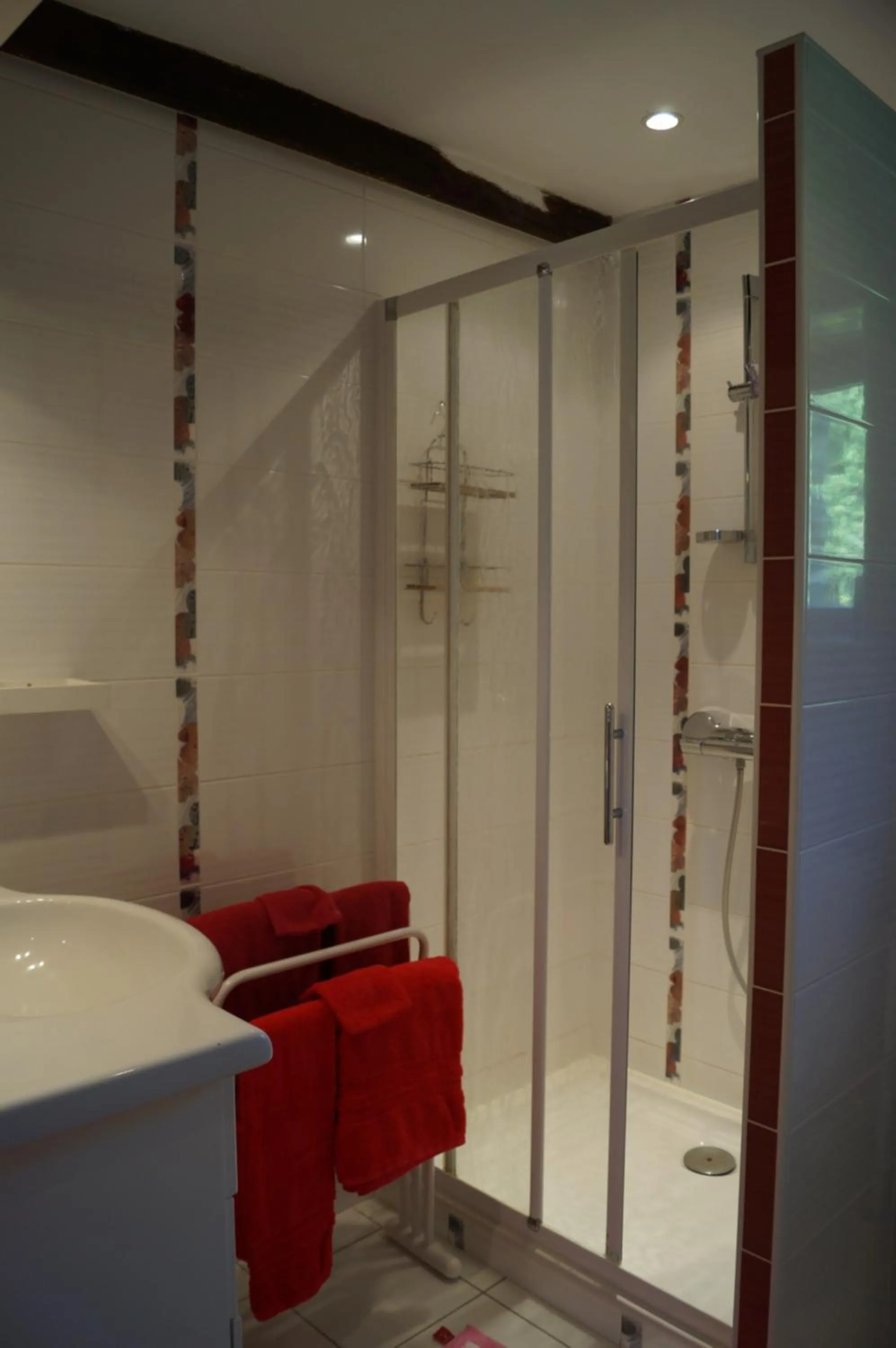 Shower, Bed in Chambres d'Hôtes La Loubatais