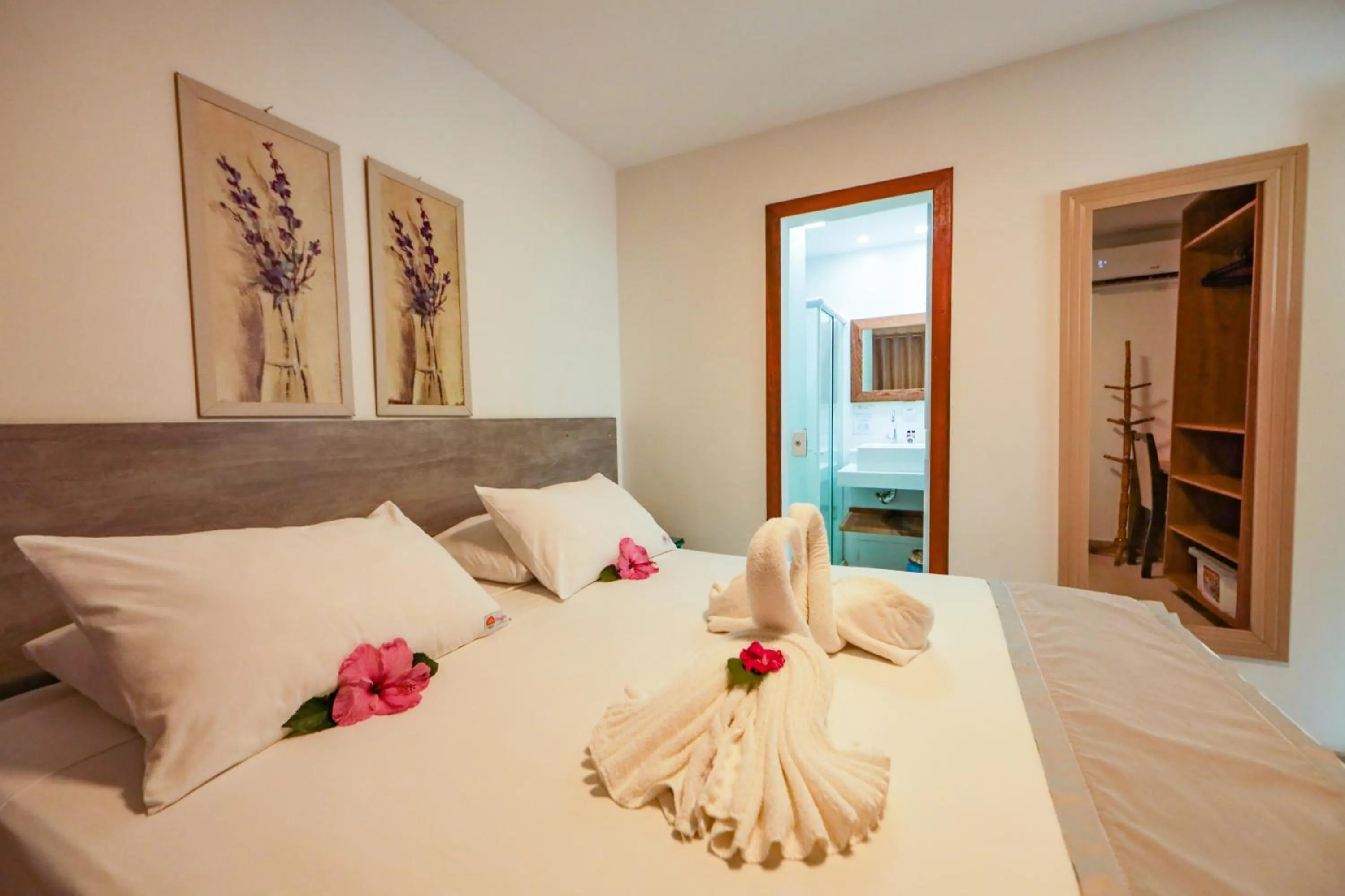 Photo of the whole room, Bed in Pousada Ravenalas - Apartamentos e Flats