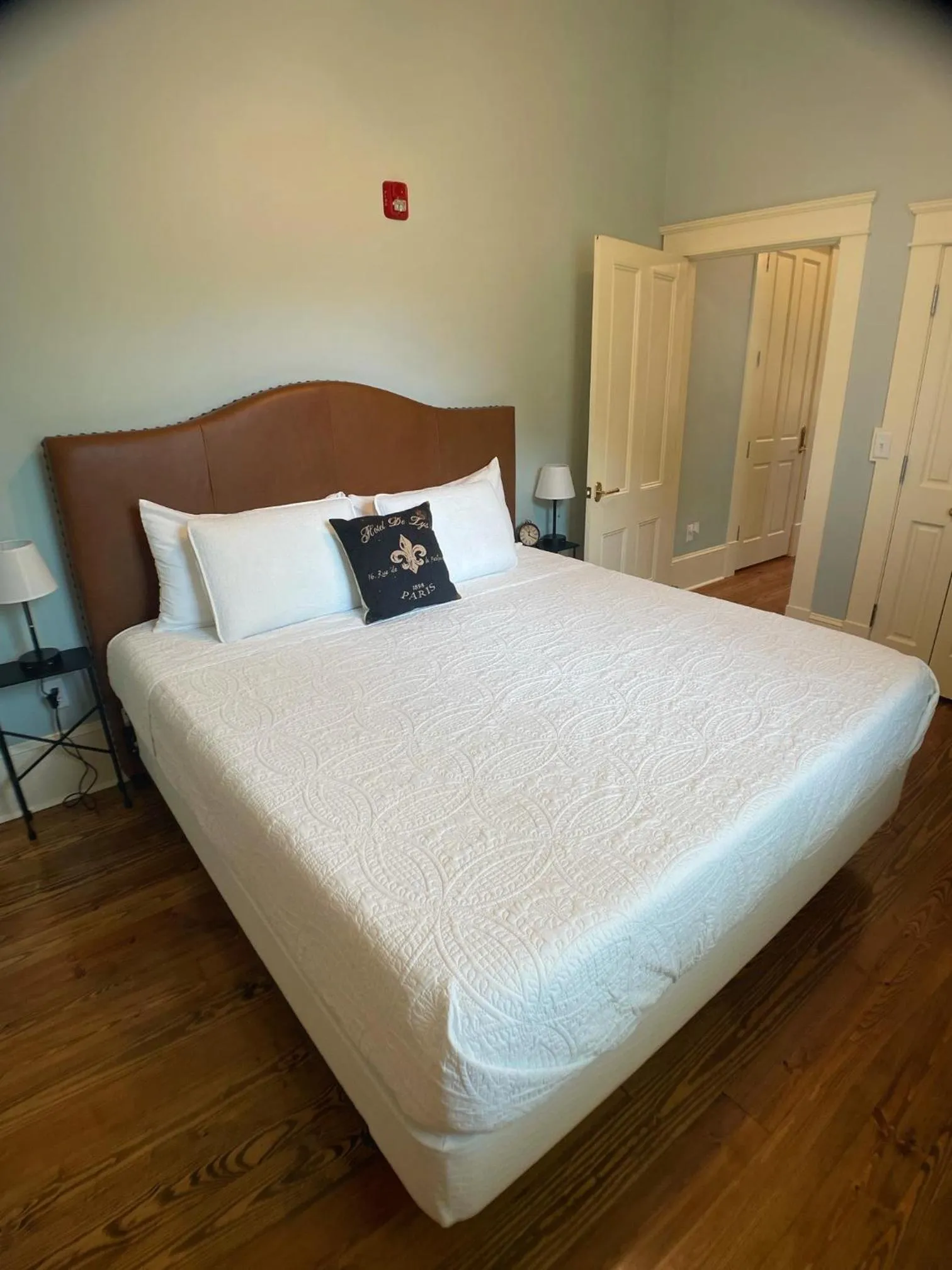 Bed in Fort Conde Inn - Mobile