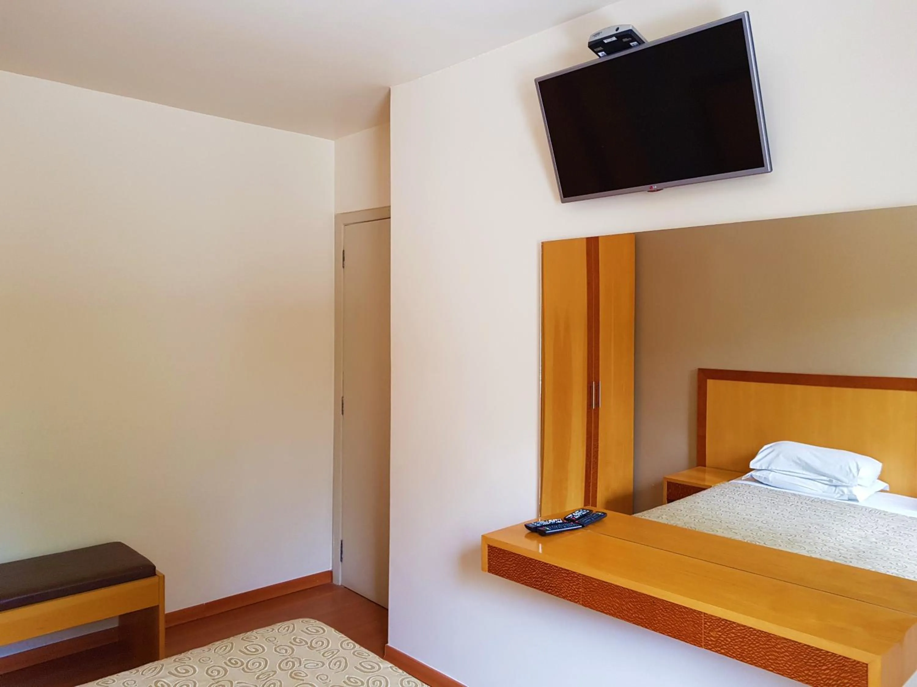 Bedroom, Bed in Omega Flat