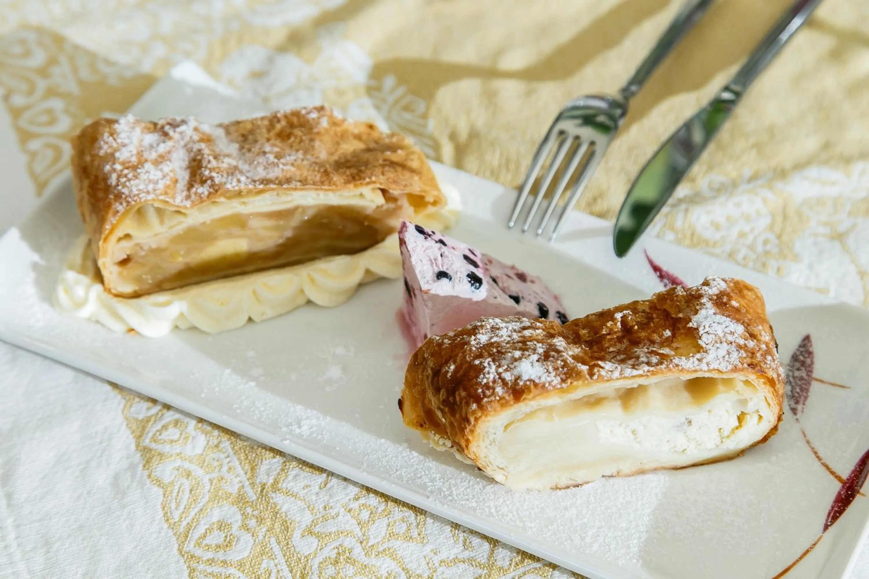 Restaurant/places to eat in International Bucharest City Centre Hotel