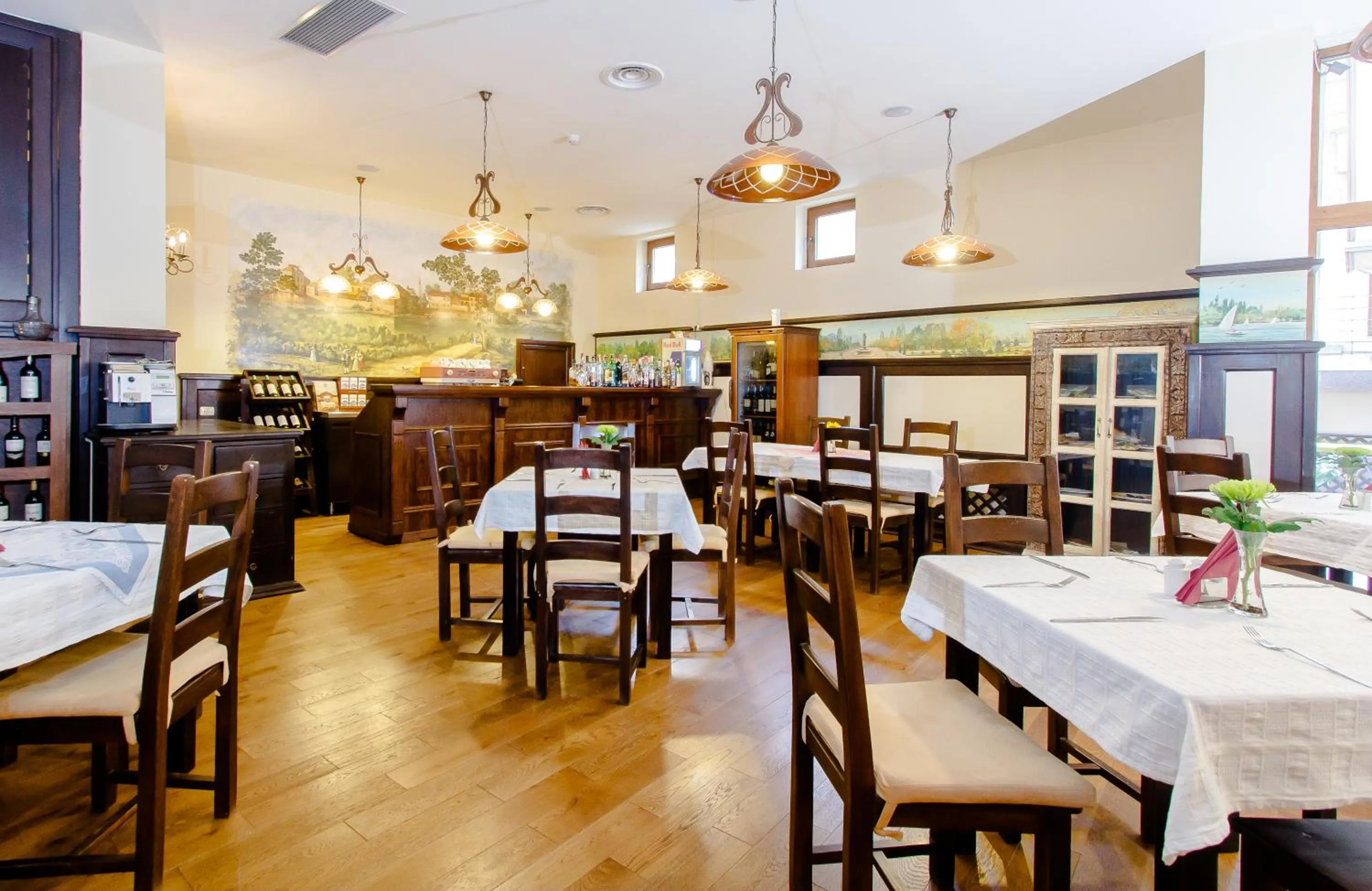 Restaurant/places to eat in International Bucharest City Centre Hotel